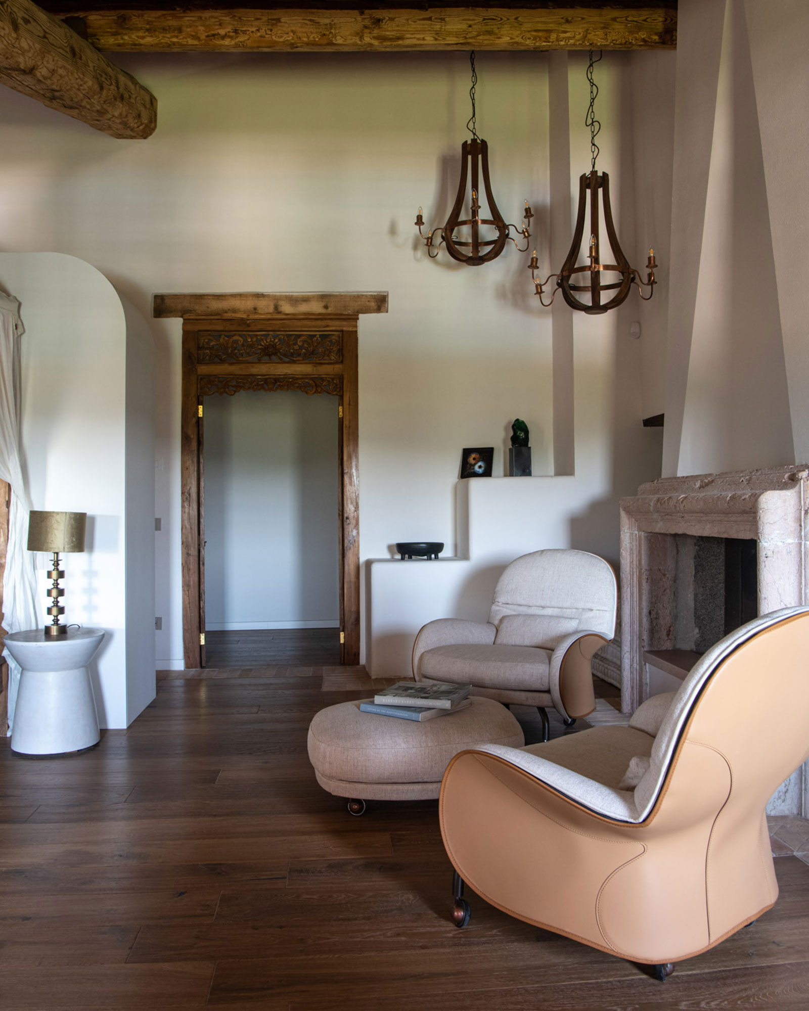 casa-montemelino_estate_umbria-italy_interior-seating.jpg