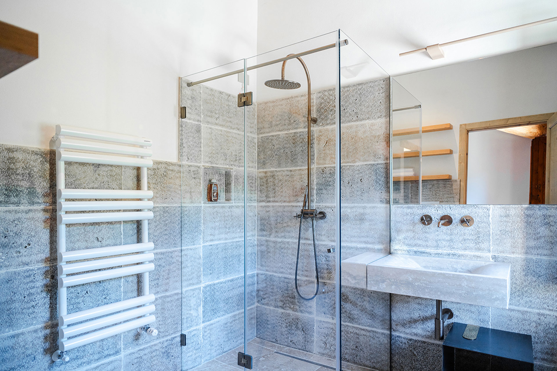 casa-montemelino_estate_umbria-italy_interior-shower.jpg