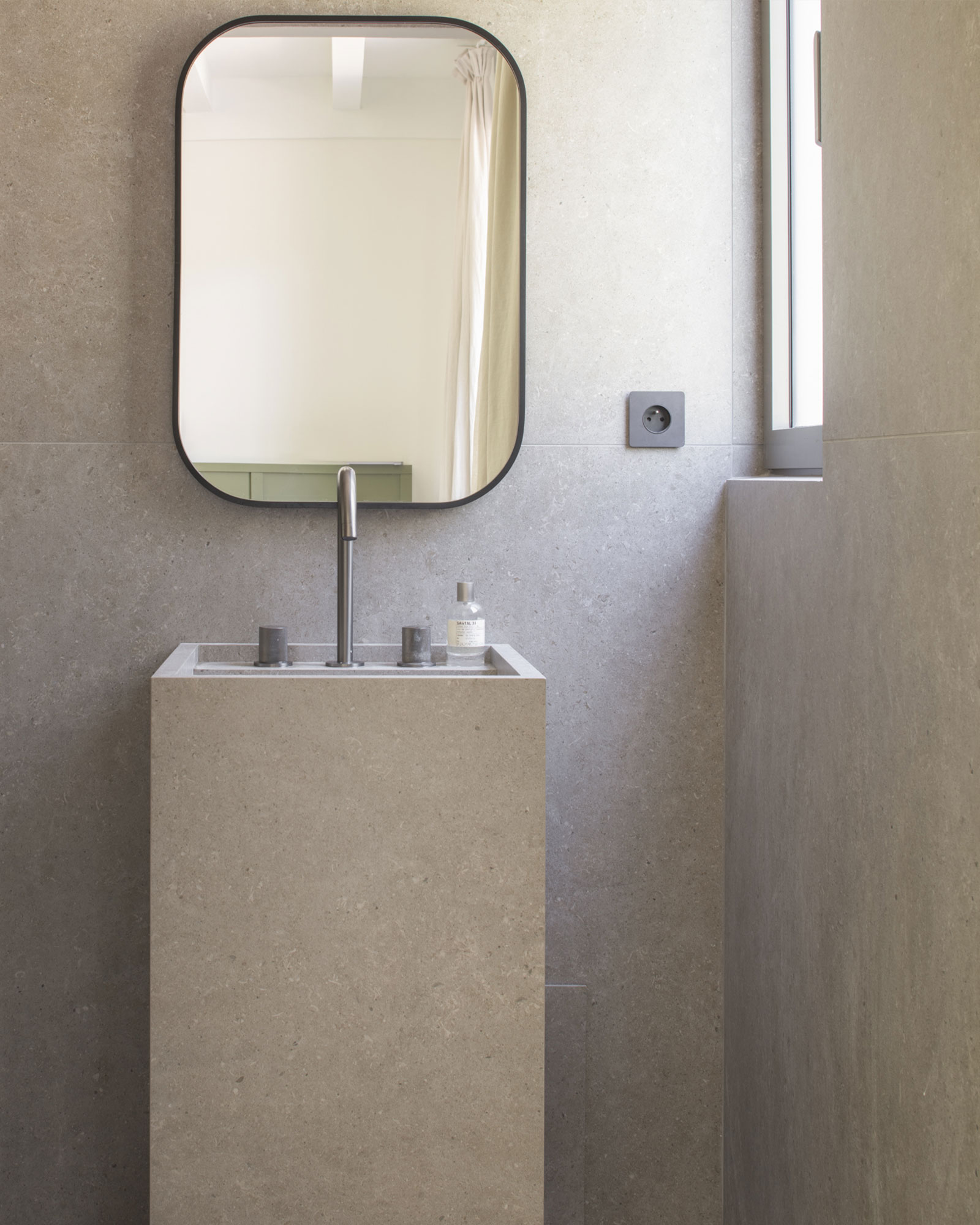 villa-dyreye_villa_seignosse-france_interior-bathroom.jpg