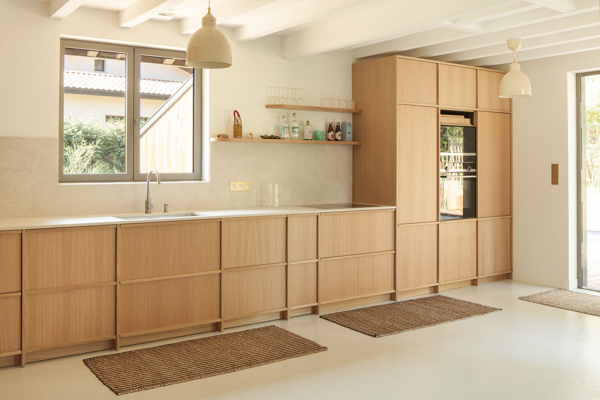 villa-dyreye_villa_seignosse-france_interior-kitchen.jpg