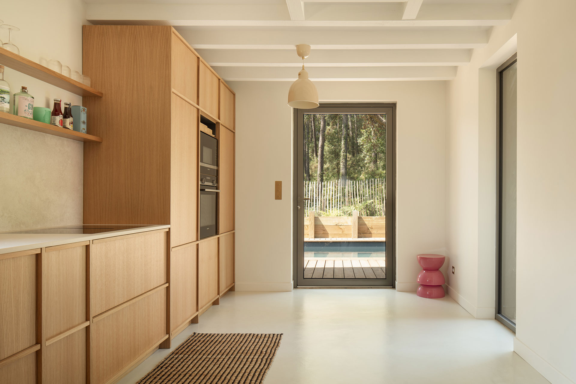 villa-dyreye_villa_seignosse-france_interior-kitchen-space.jpg