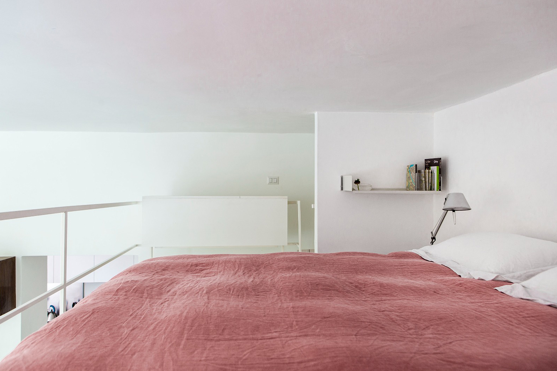casa-cris_house_rome-italy_interior-bed.jpg