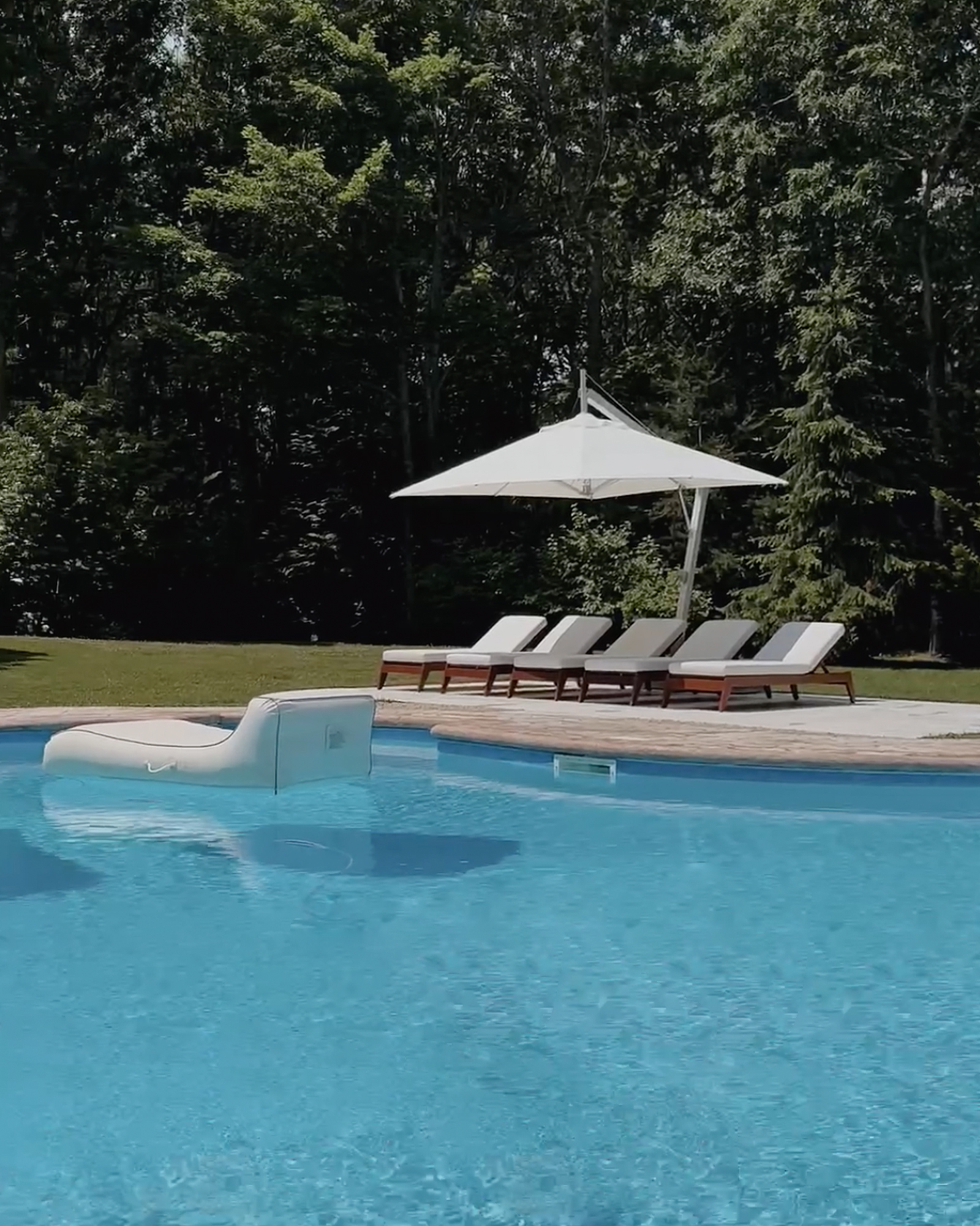 hamptons-abode_villa_water-mill-new-york-usa_exterior.jpg