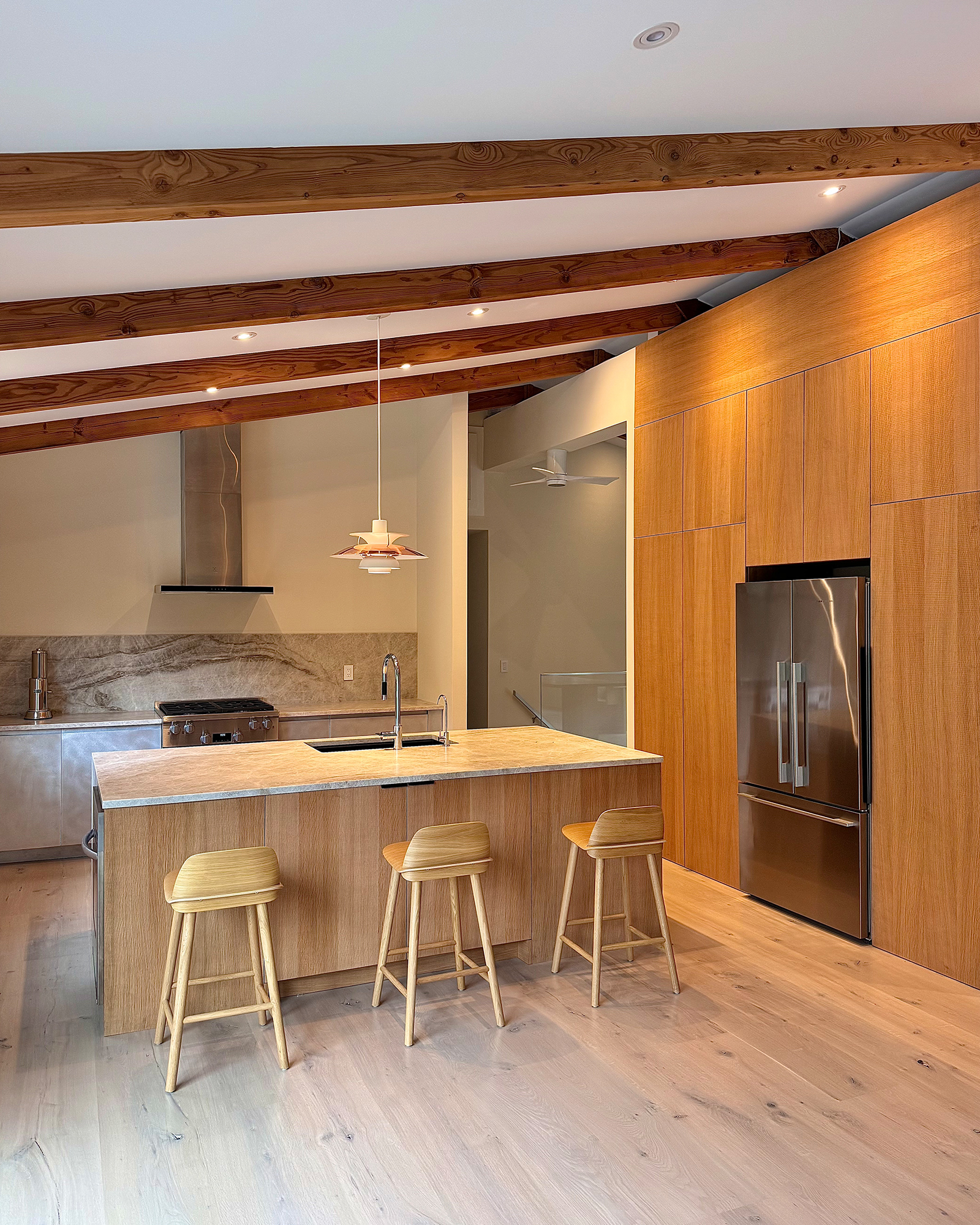hamptons-abode_villa_water-mill-new-york-usa_interior-kitchen-design.jpg