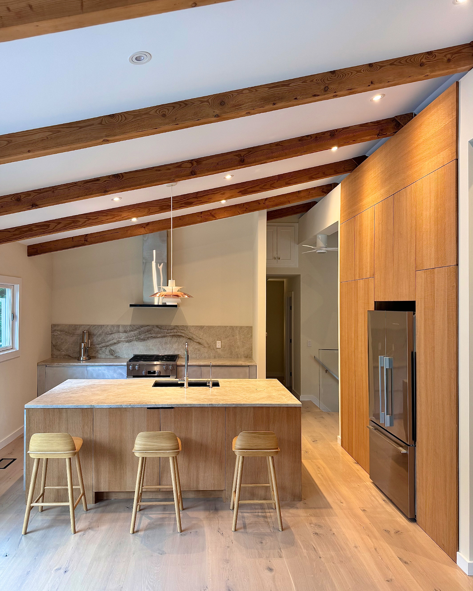 hamptons-abode_villa_water-mill-new-york-usa_interior-kitchen-design-space.jpg
