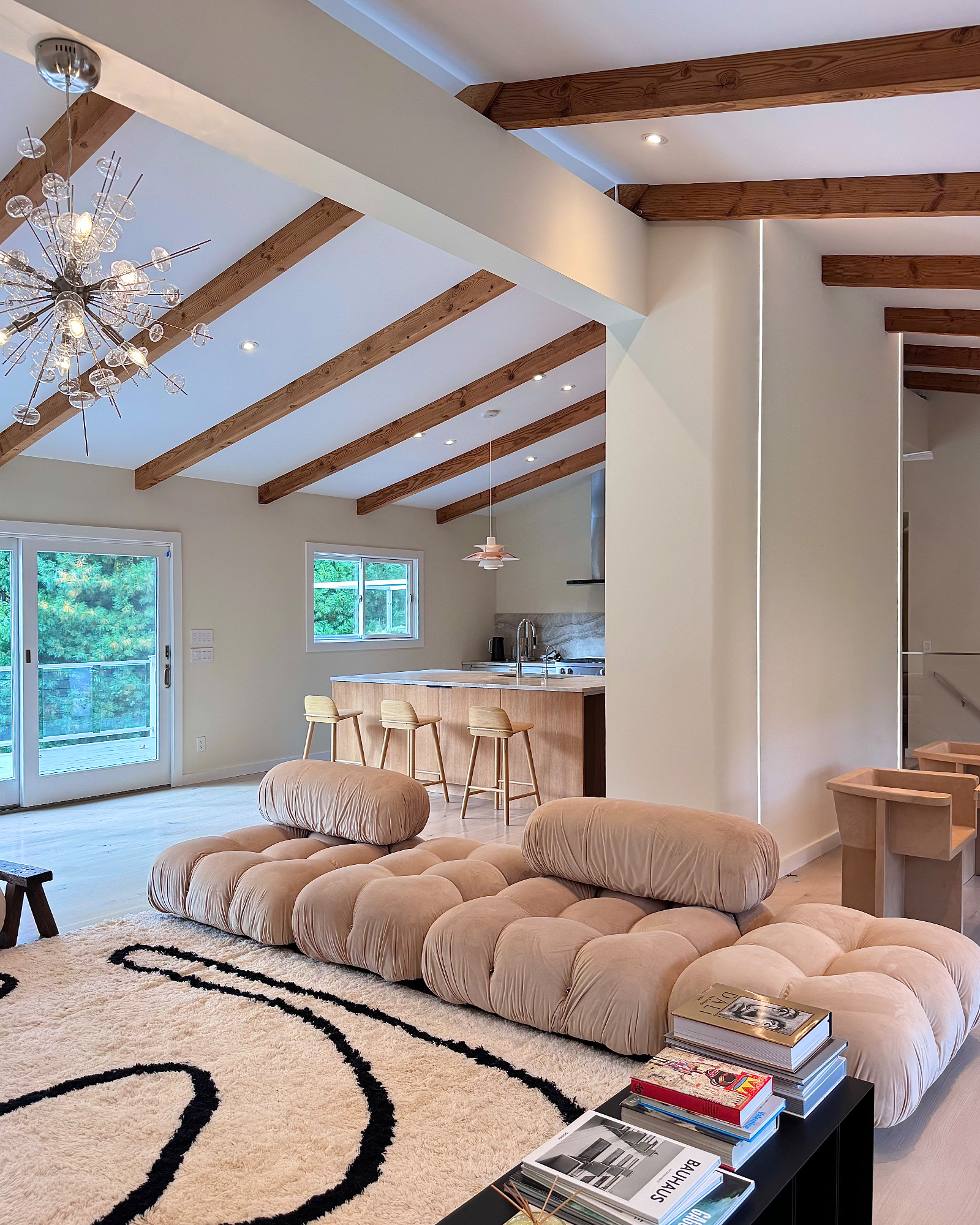 hamptons-abode_villa_water-mill-new-york-usa_interior-living-room-design.jpg