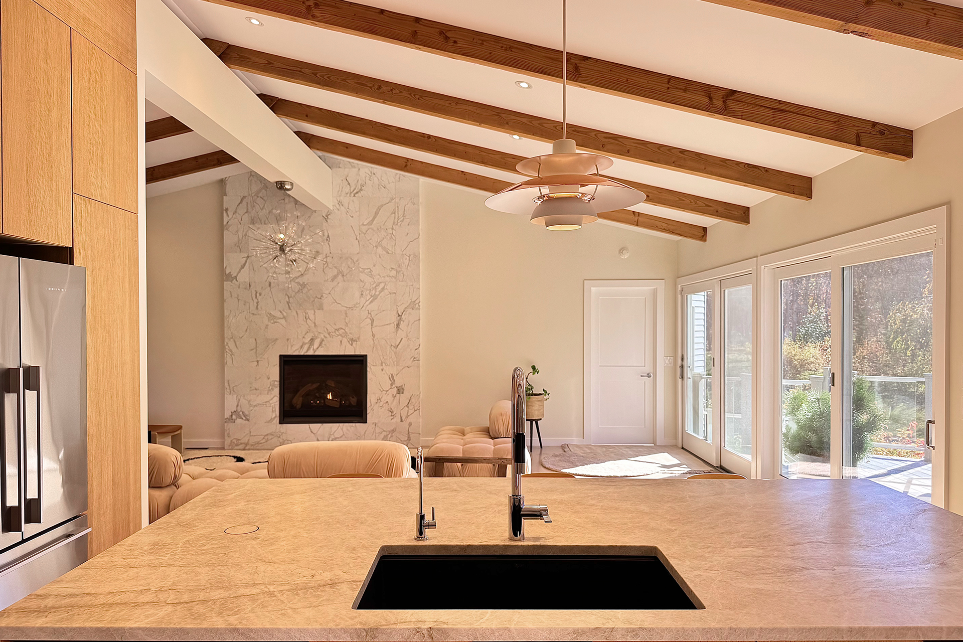 hamptons-abode_villa_water-mill-new-york-usa_interior-space.jpg