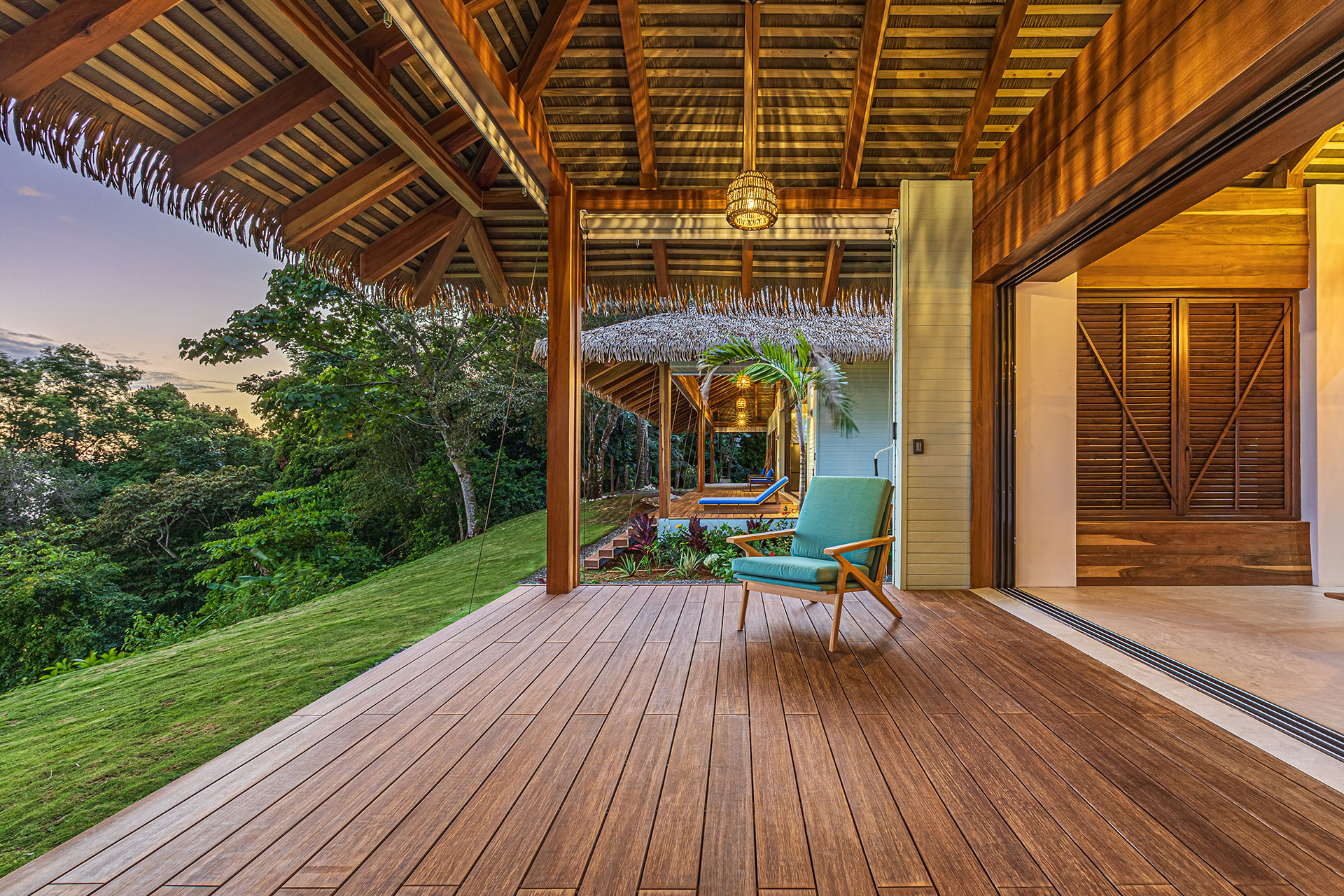 punta-jaguar_bungalow_puntarenas-costa-rica_exterior-chair.jpg