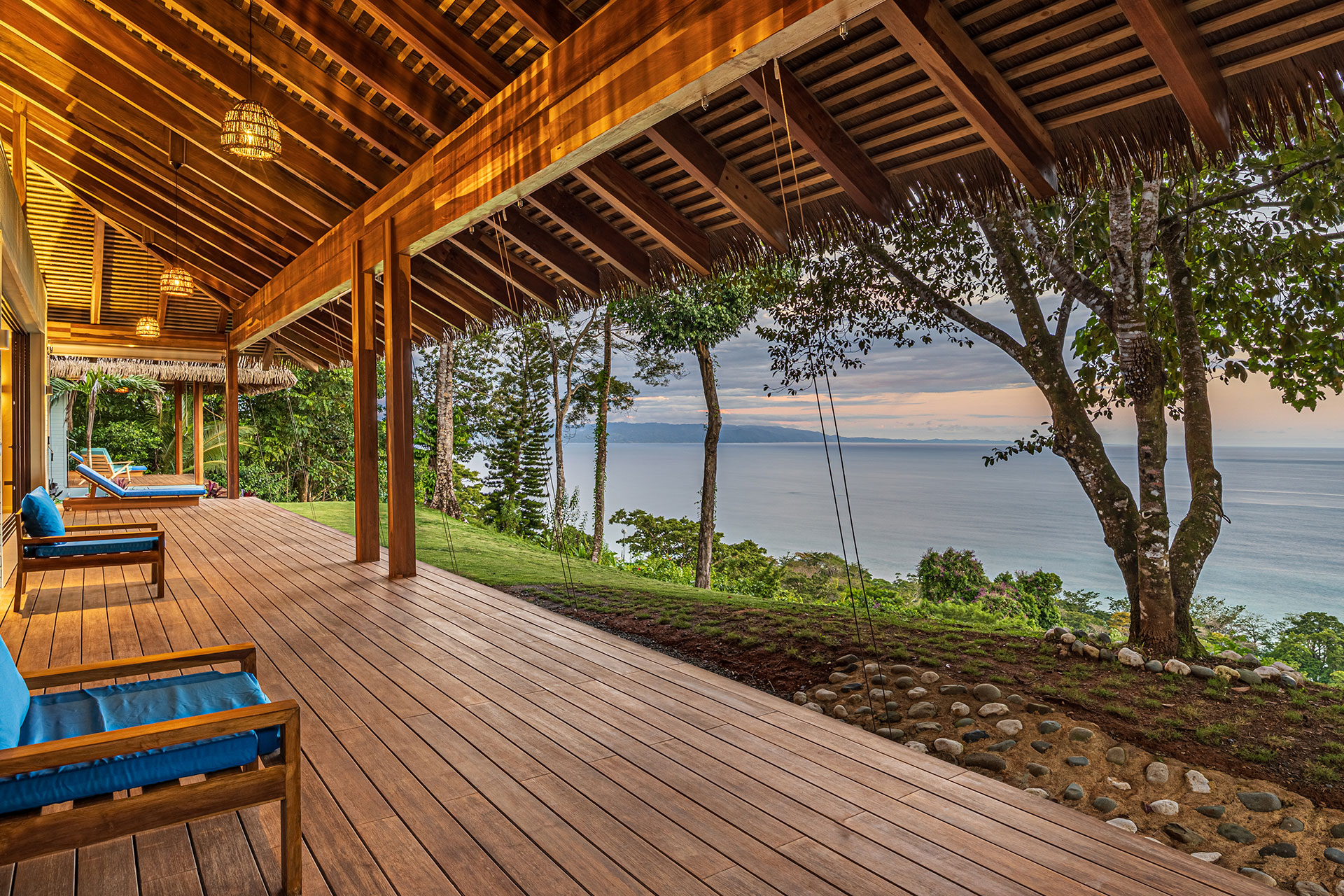 punta-jaguar_bungalow_puntarenas-costa-rica_exterior-night-view.jpg