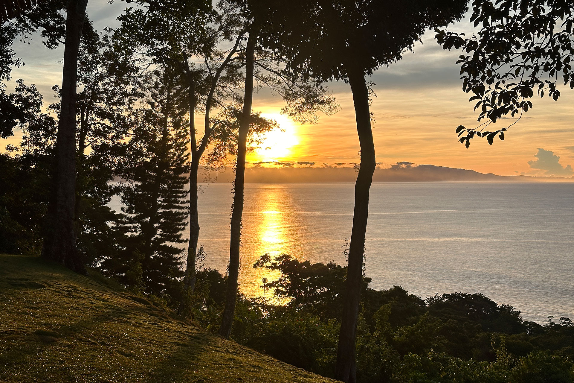 punta-jaguar_bungalow_puntarenas-costa-rica_exterior-sunset.jpg