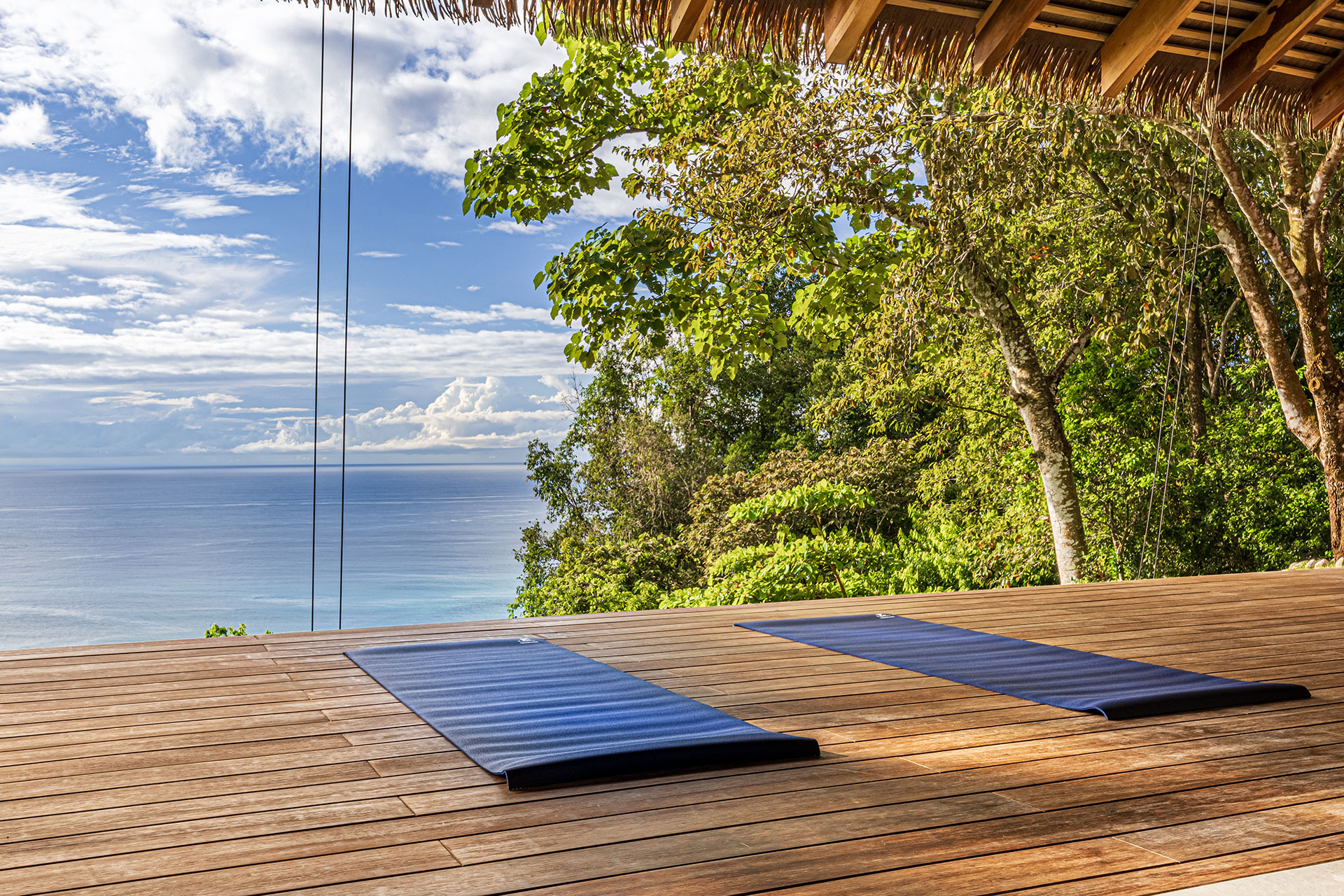 punta-jaguar_bungalow_puntarenas-costa-rica_exterior-yoga.jpg