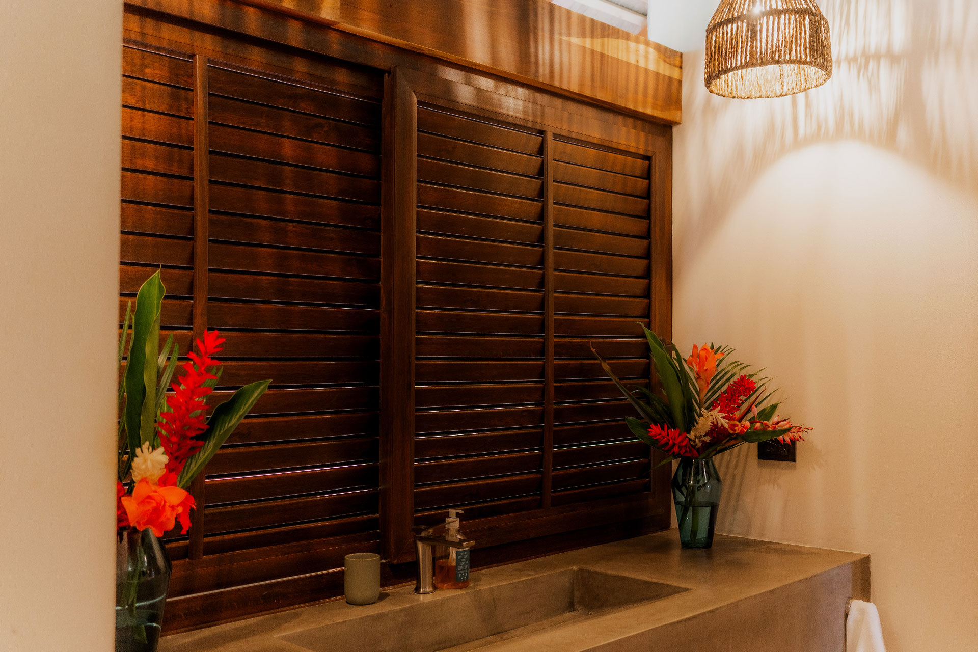 punta-jaguar_bungalow_puntarenas-costa-rica_interior-bath-room.jpg