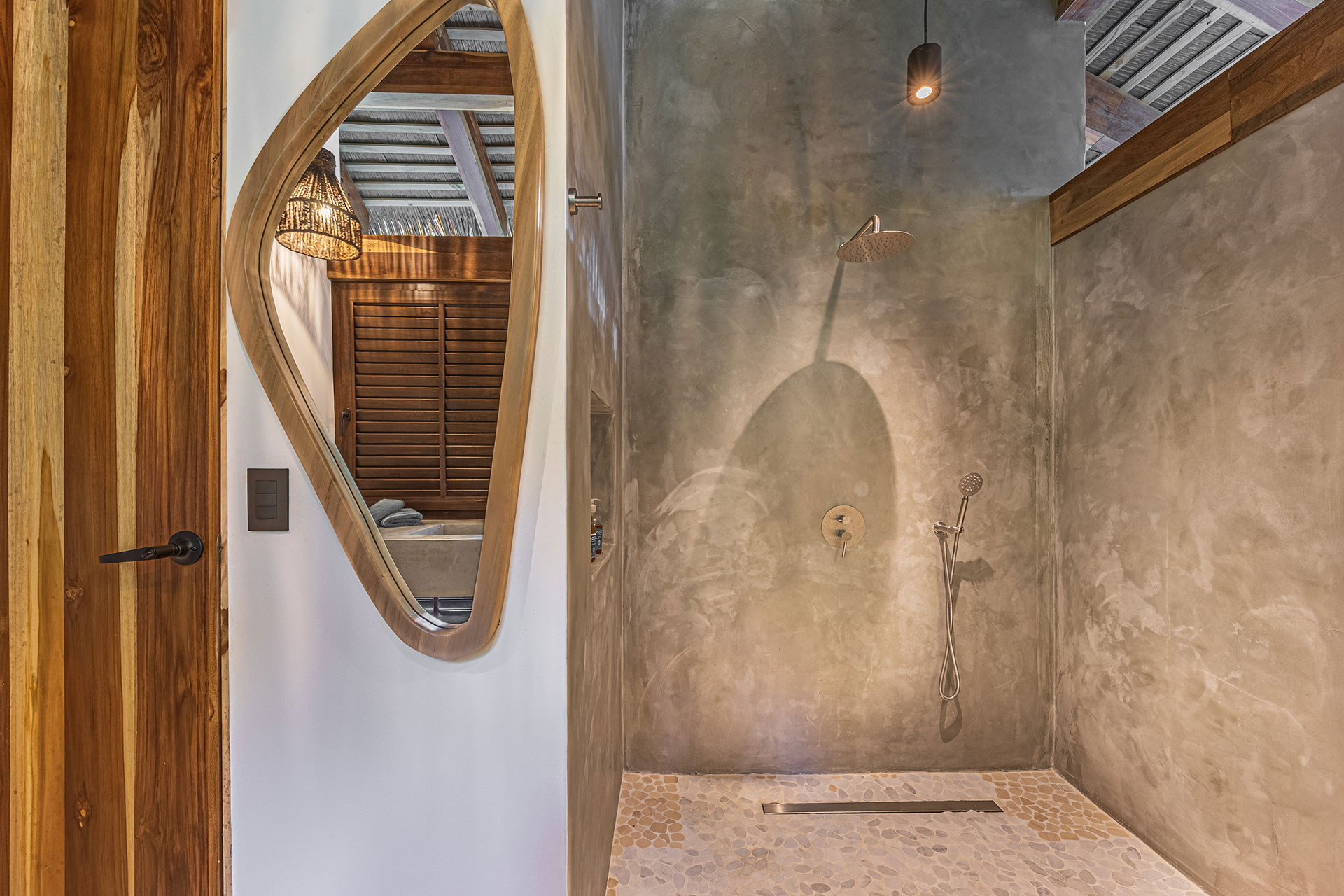 punta-jaguar_bungalow_puntarenas-costa-rica_interior-bath-room.jpg