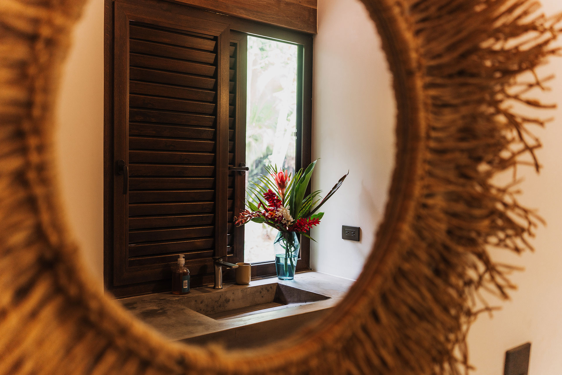 punta-jaguar_bungalow_puntarenas-costa-rica_interior-bathroom.jpg