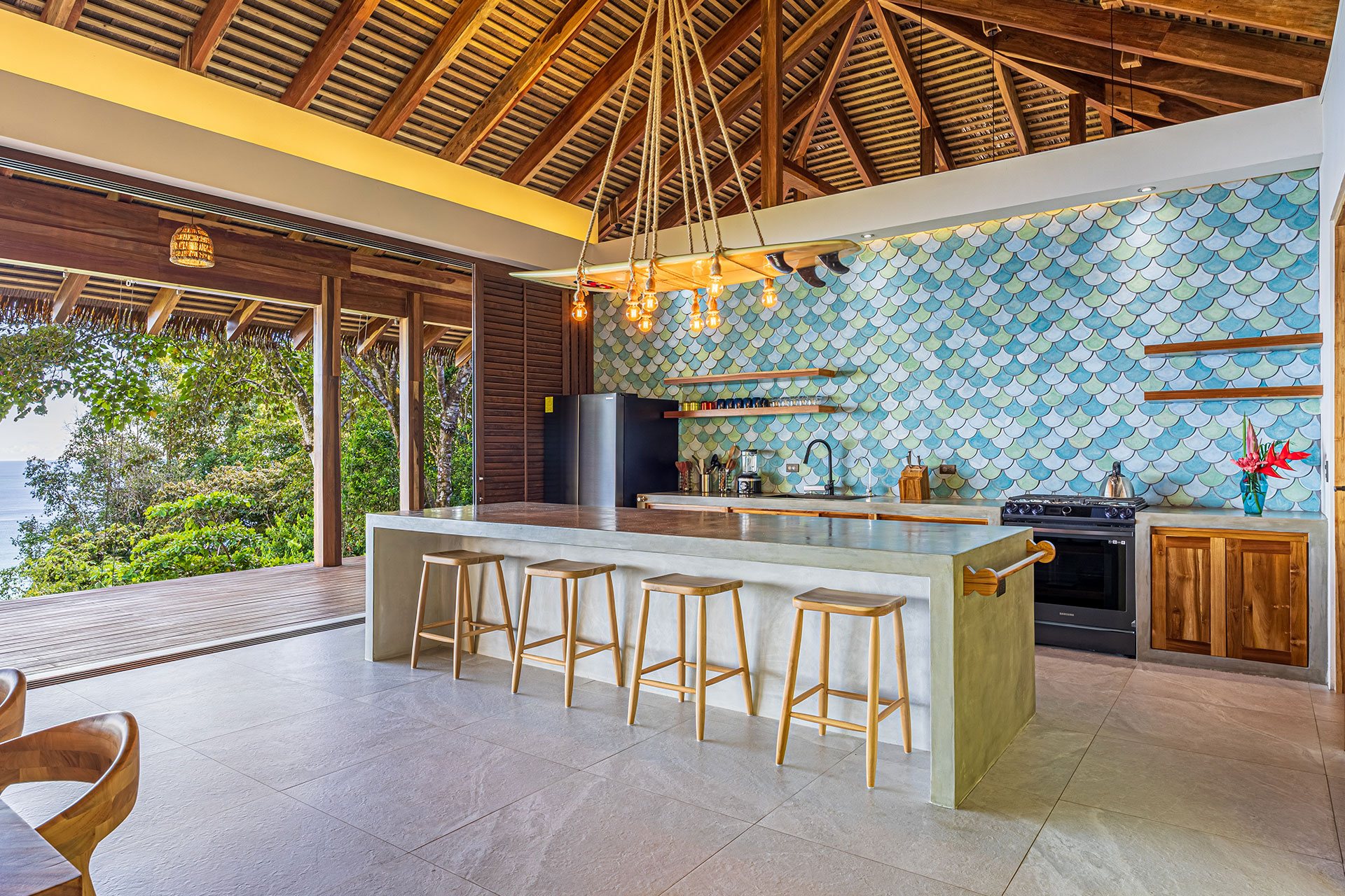 punta-jaguar_bungalow_puntarenas-costa-rica_interior-kitchen.jpg