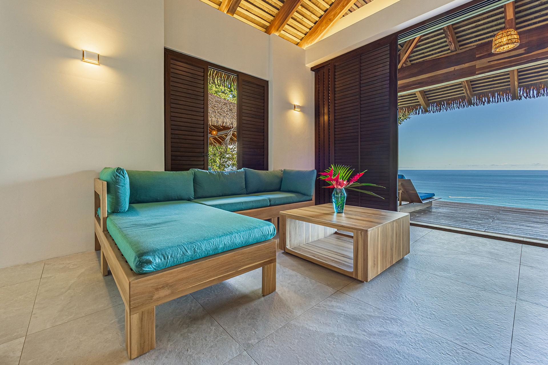 punta-jaguar_bungalow_puntarenas-costa-rica_interior-living-room.jpg