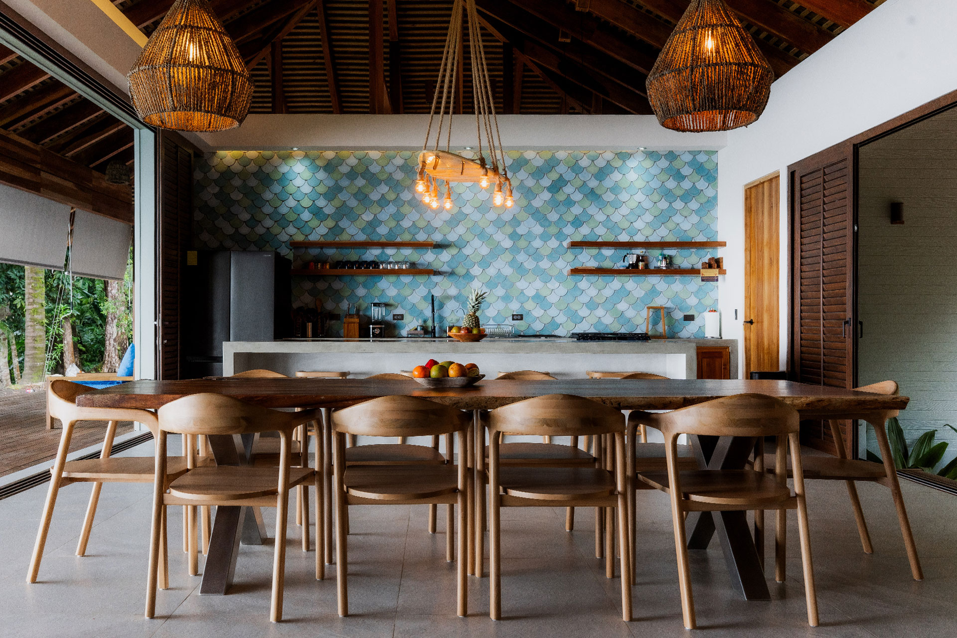 punta-jaguar_bungalow_puntarenas-costa-rica_interior-table.jpg