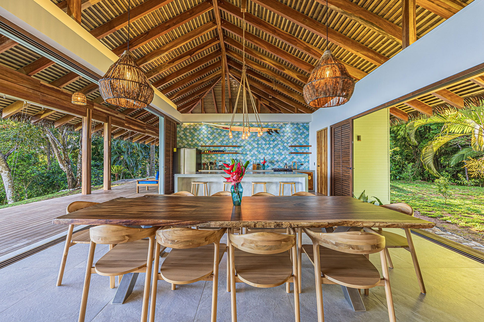 punta-jaguar_bungalow_puntarenas-costa-rica_interior-table-space.jpg