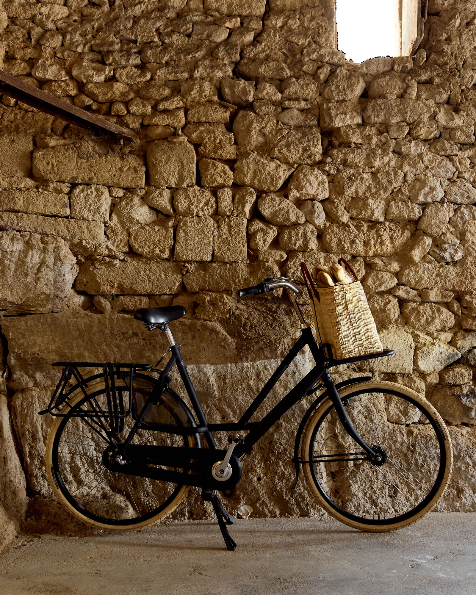 le-loft-de-luzege_loft_Occitanie-france_exterior-bikes.jpg