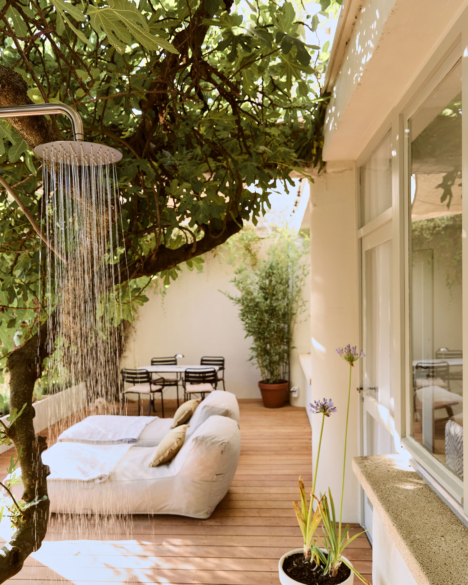 le-loft-de-luzege_loft_Occitanie-france_exterior-tree-shower.jpg