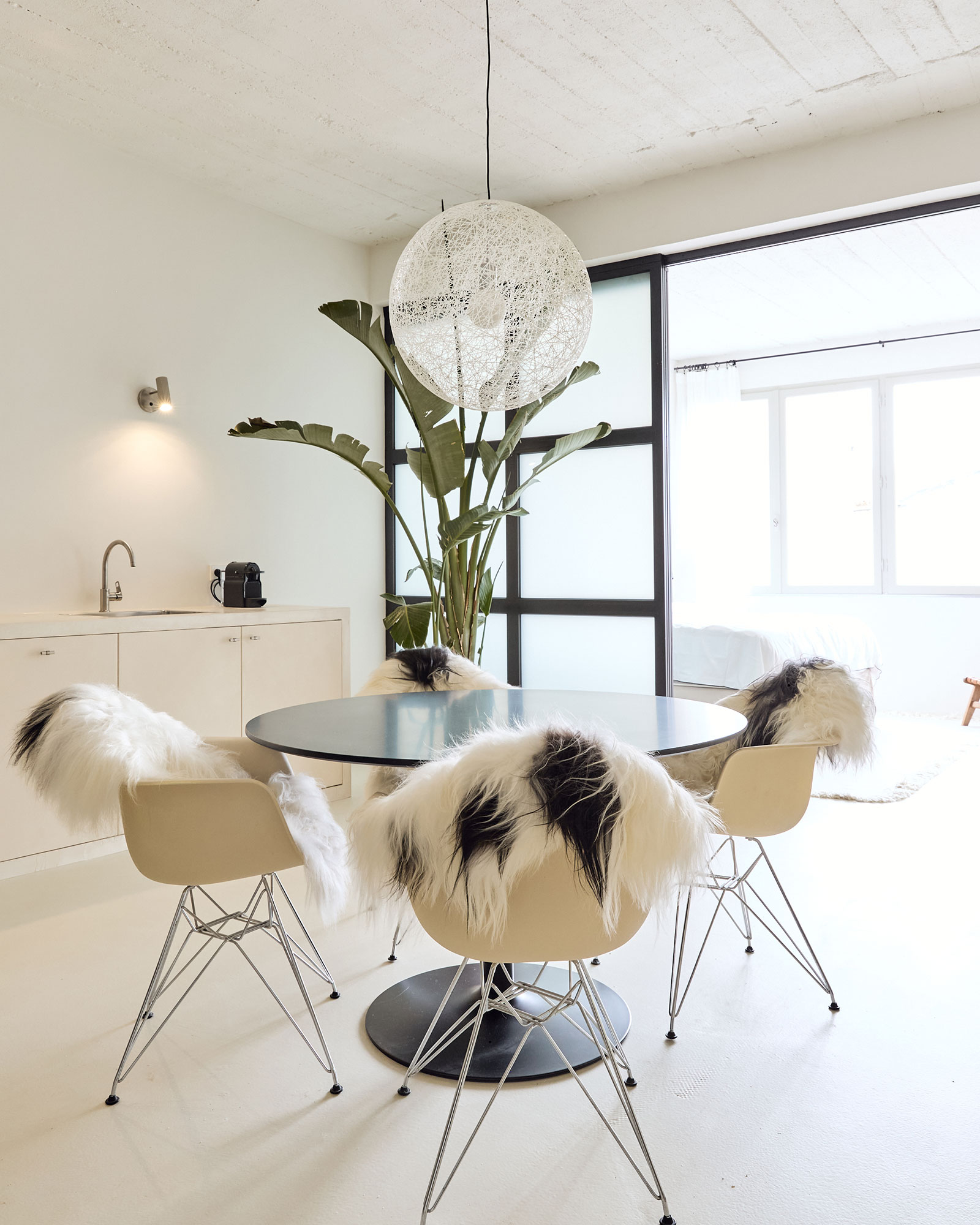 le-loft-de-luzege_loft_Occitanie-france_interior-dining.jpg