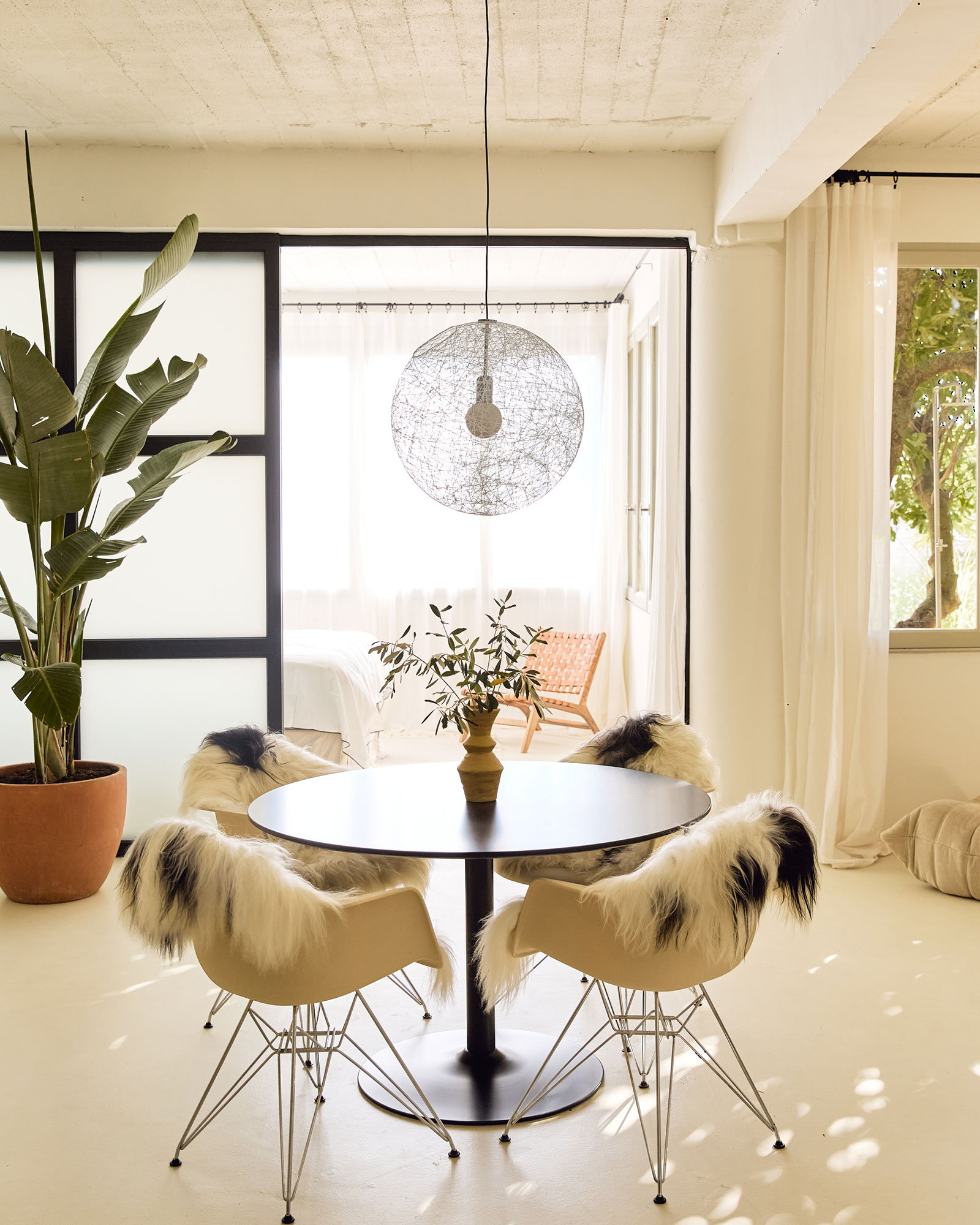 le-loft-de-luzege_loft_Occitanie-france_interior-dining-table.jpg