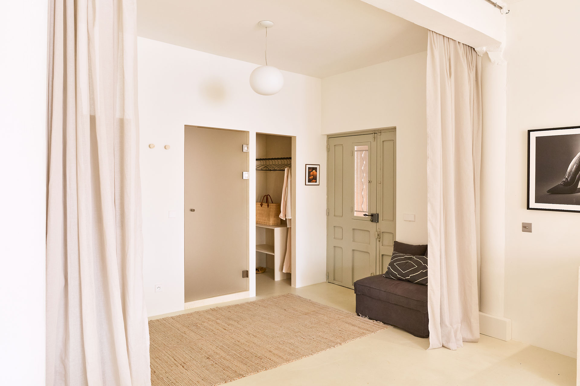 le-loft-de-luzege_loft_Occitanie-france_interior-door.jpg