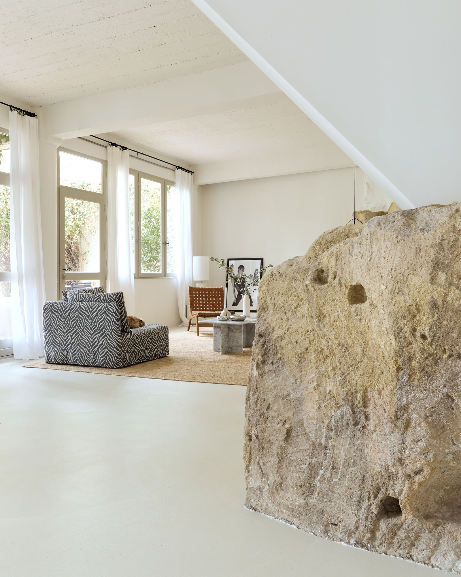 le-loft-de-luzege_loft_Occitanie-france_interior-rock.jpg