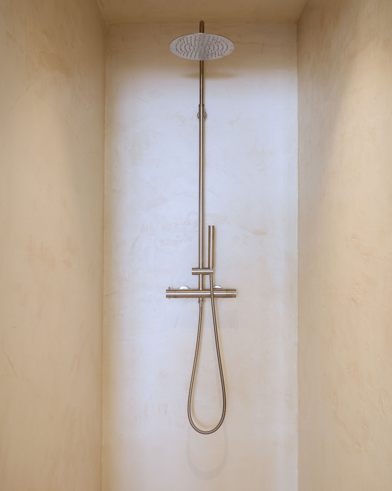 le-loft-de-luzege_loft_Occitanie-france_interior-shower.jpg