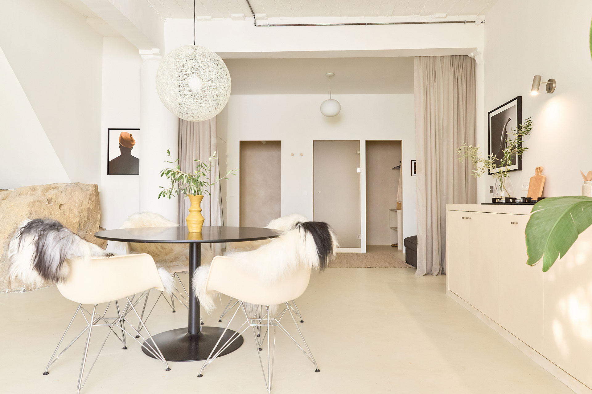 le-loft-de-luzege_loft_Occitanie-france_interior-table.jpg