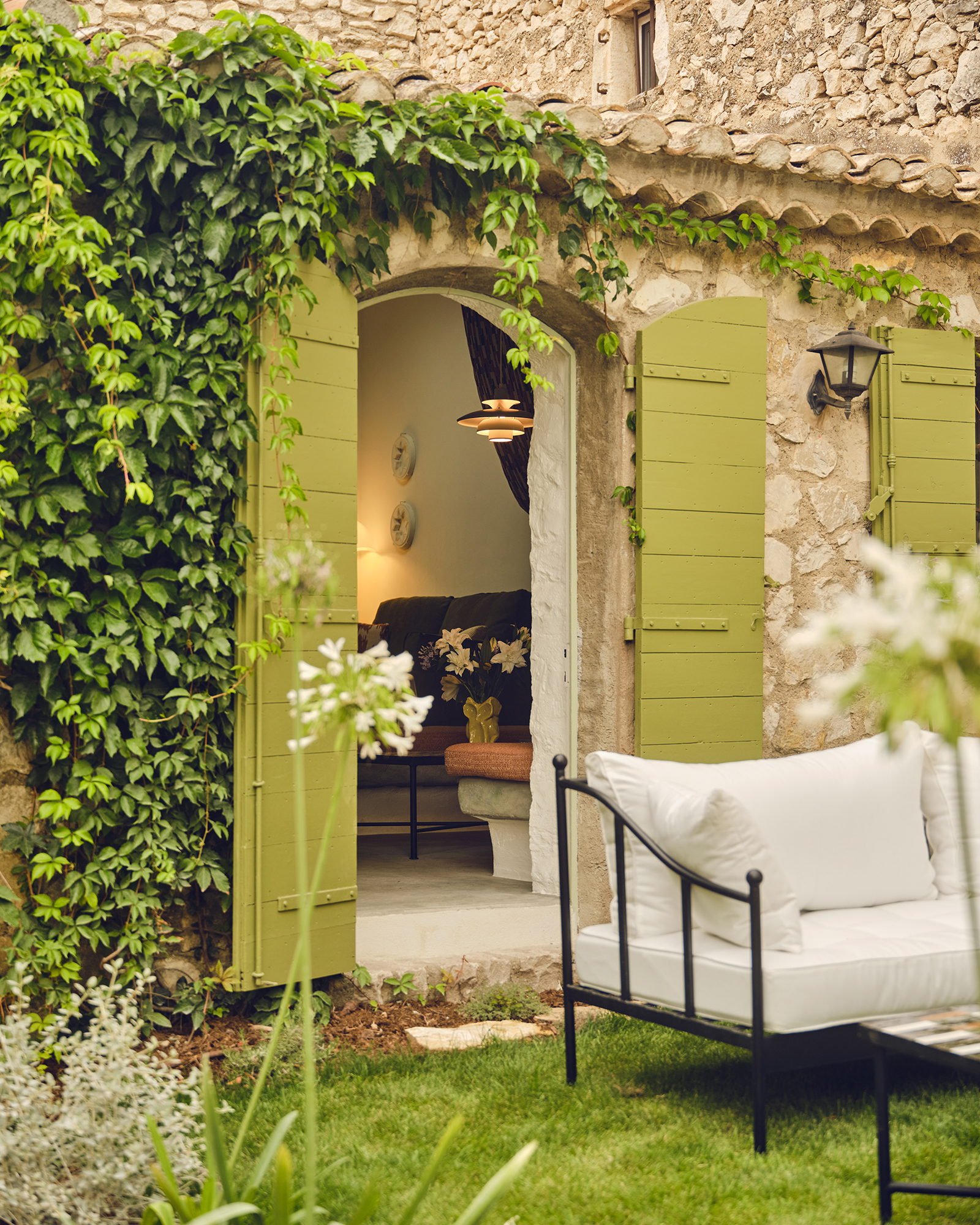 pistou_villa_Provence-Alpes-Côte-d'Azur-france_exterior-terrace-sofa.jpg