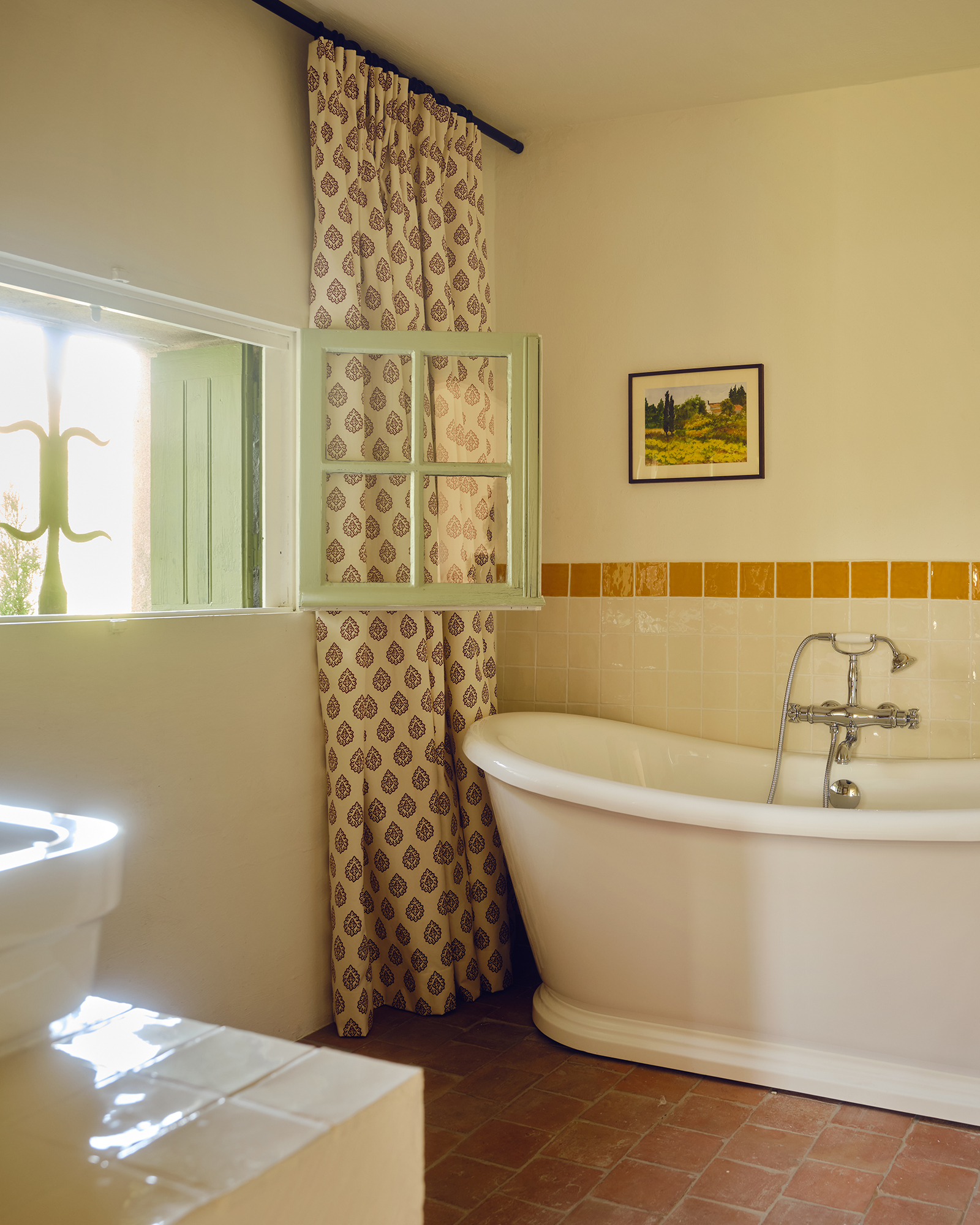 pistou_villa_Provence-Alpes-Côte-d'Azur-france_interior-bathtub.jpg