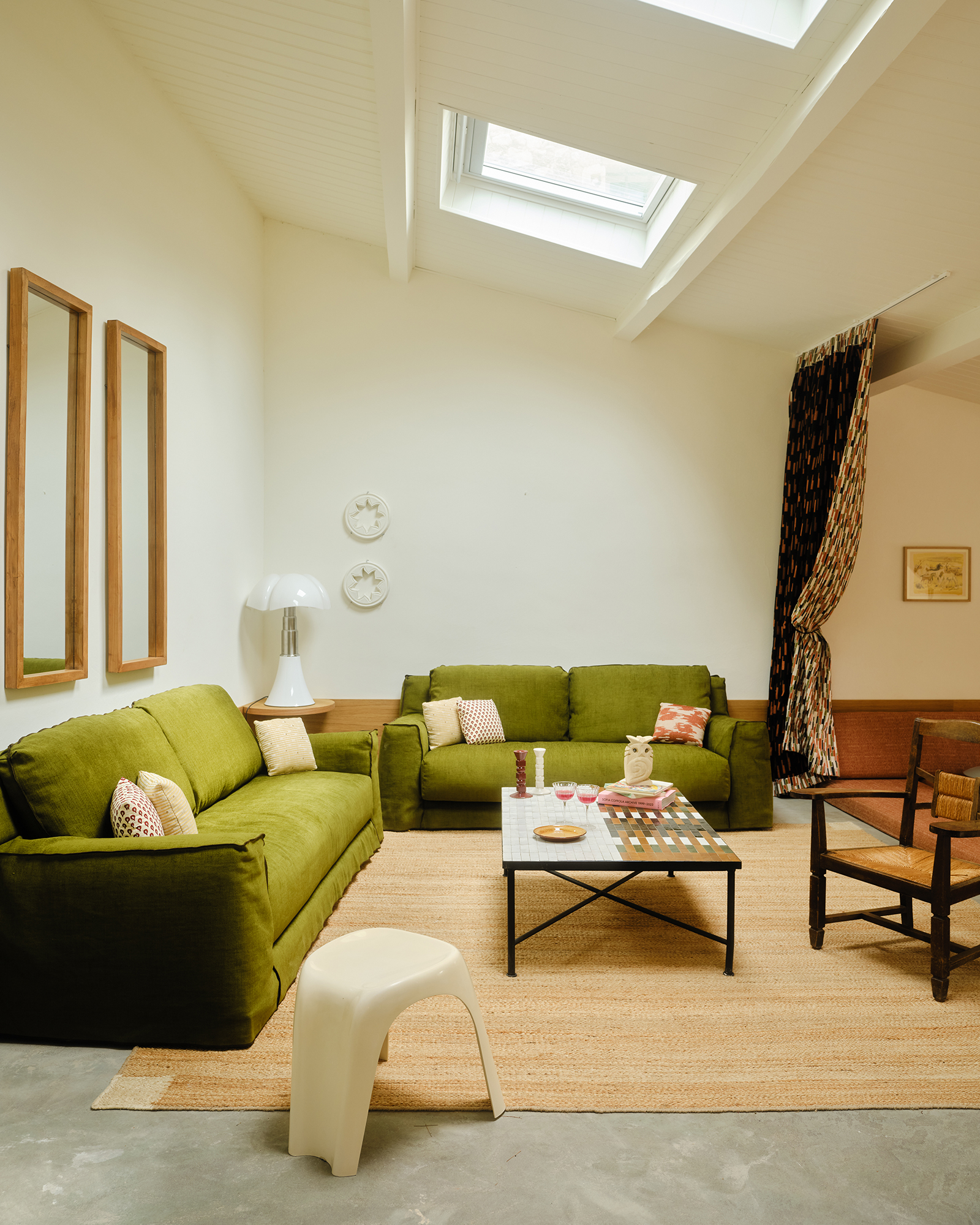 pistou_villa_Provence-Alpes-Côte-d'Azur-france_interior-living-room-sofa.jpg