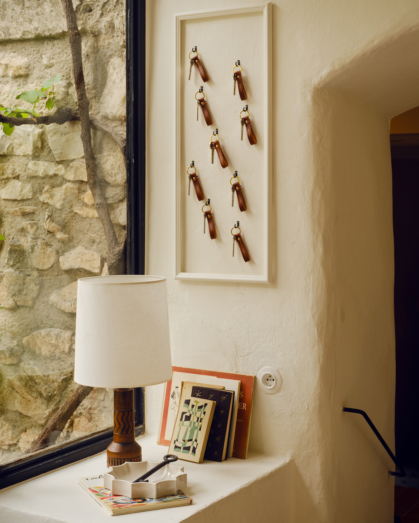 pistou_villa_Provence-Alpes-Côte-d'Azur-france_interior-window-detail.jpg