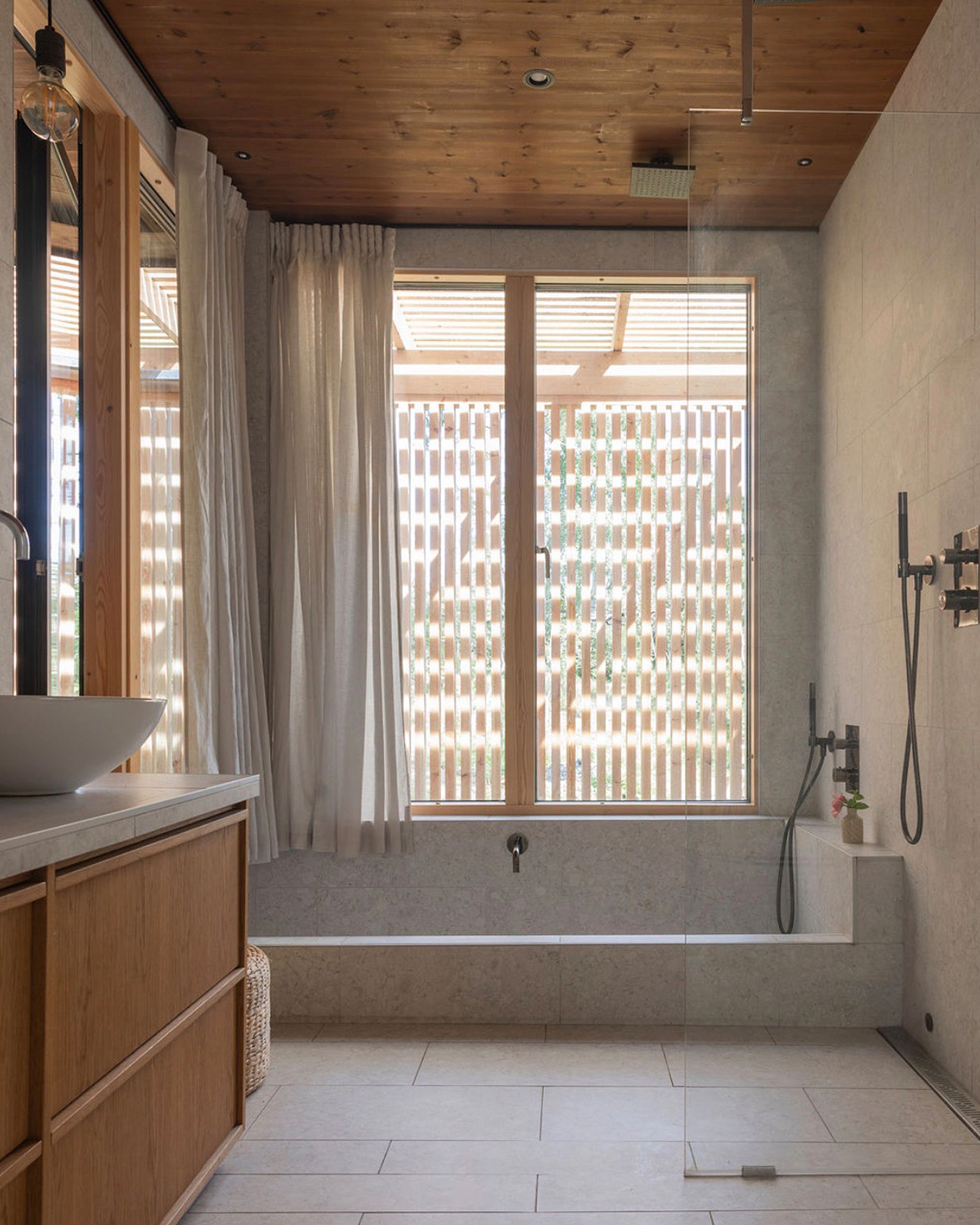 villa-rommunds_villa_gotland-sweden_interior-bathroom.jpg