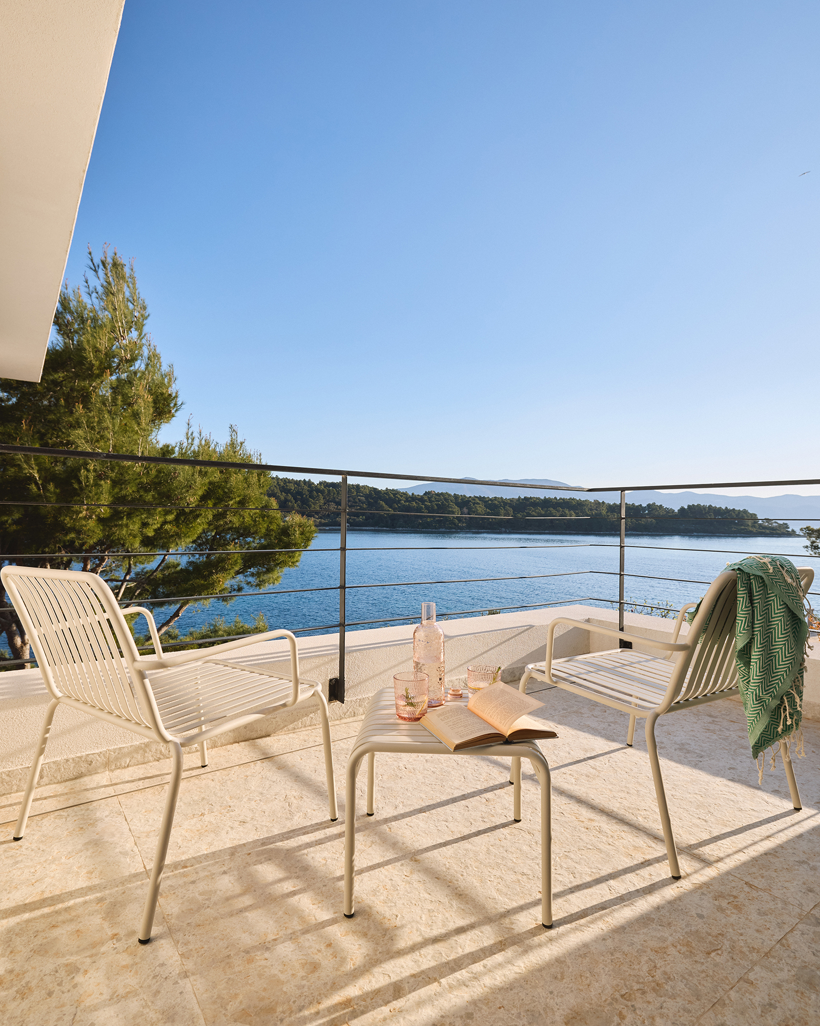 lumbarda-house_house_lumbarda-croatia_exterior-chairs.jpg
