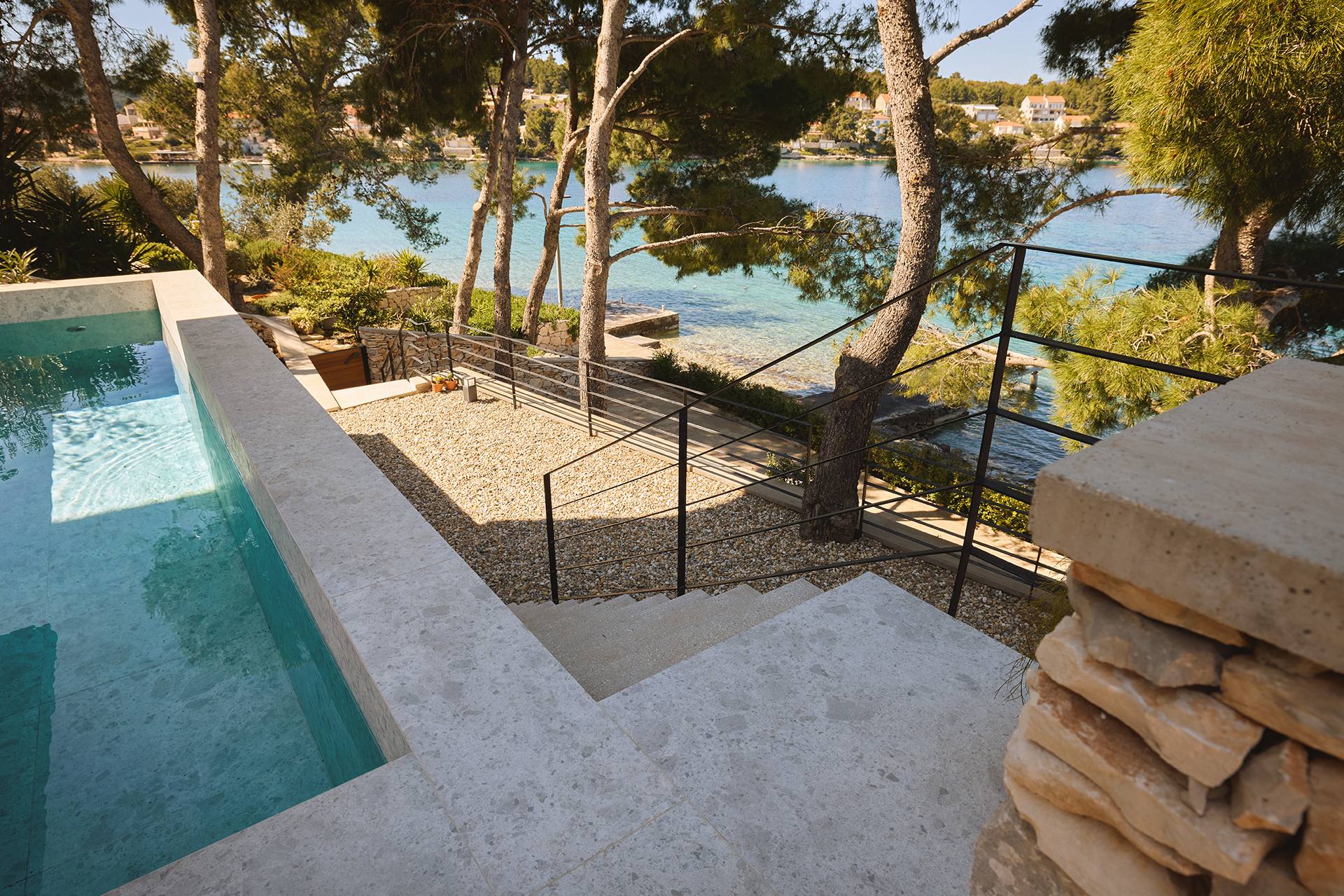 lumbarda-house_house_lumbarda-croatia_exterior-pool-space.jpg