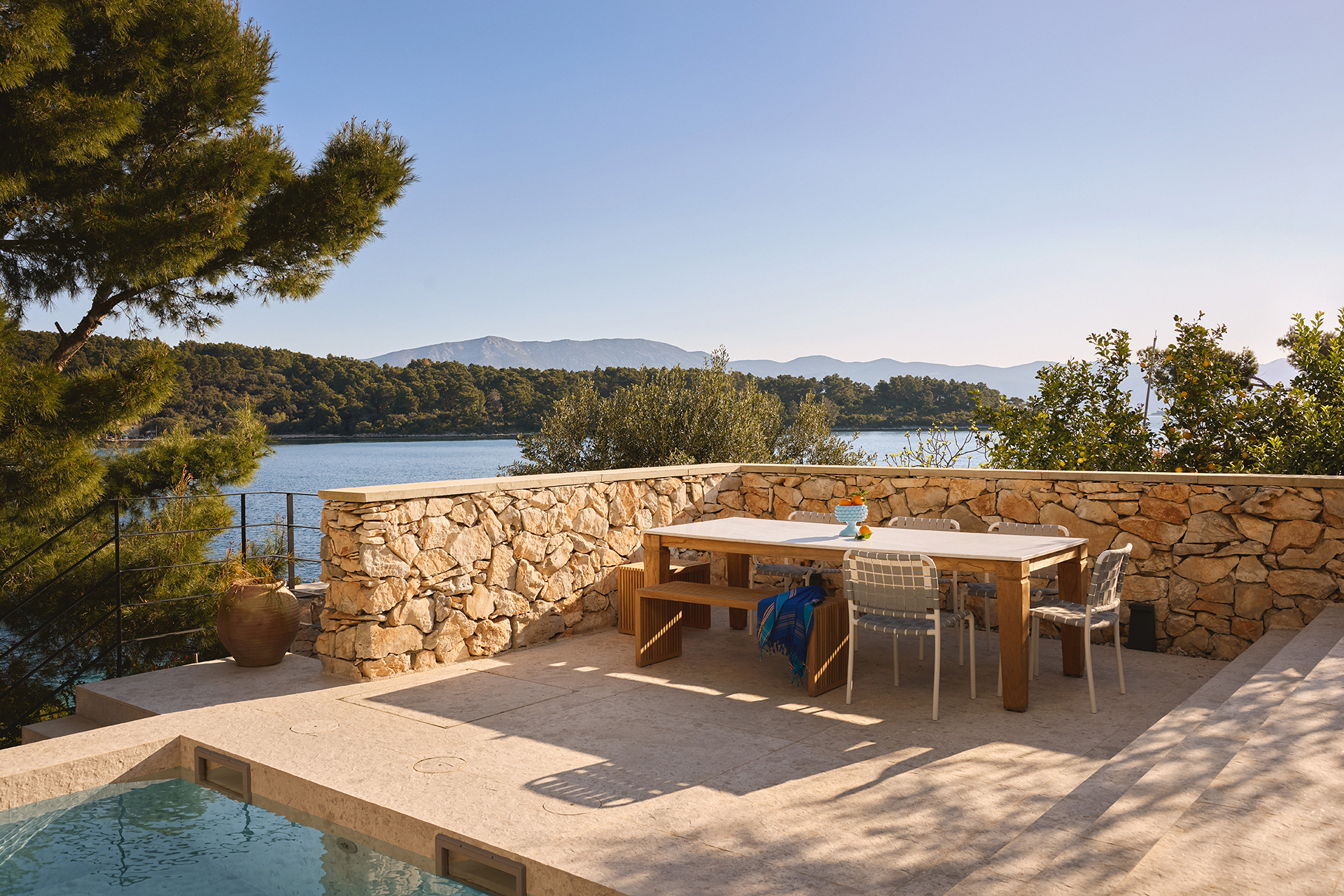 lumbarda-house_house_lumbarda-croatia_exterior-table.jpg