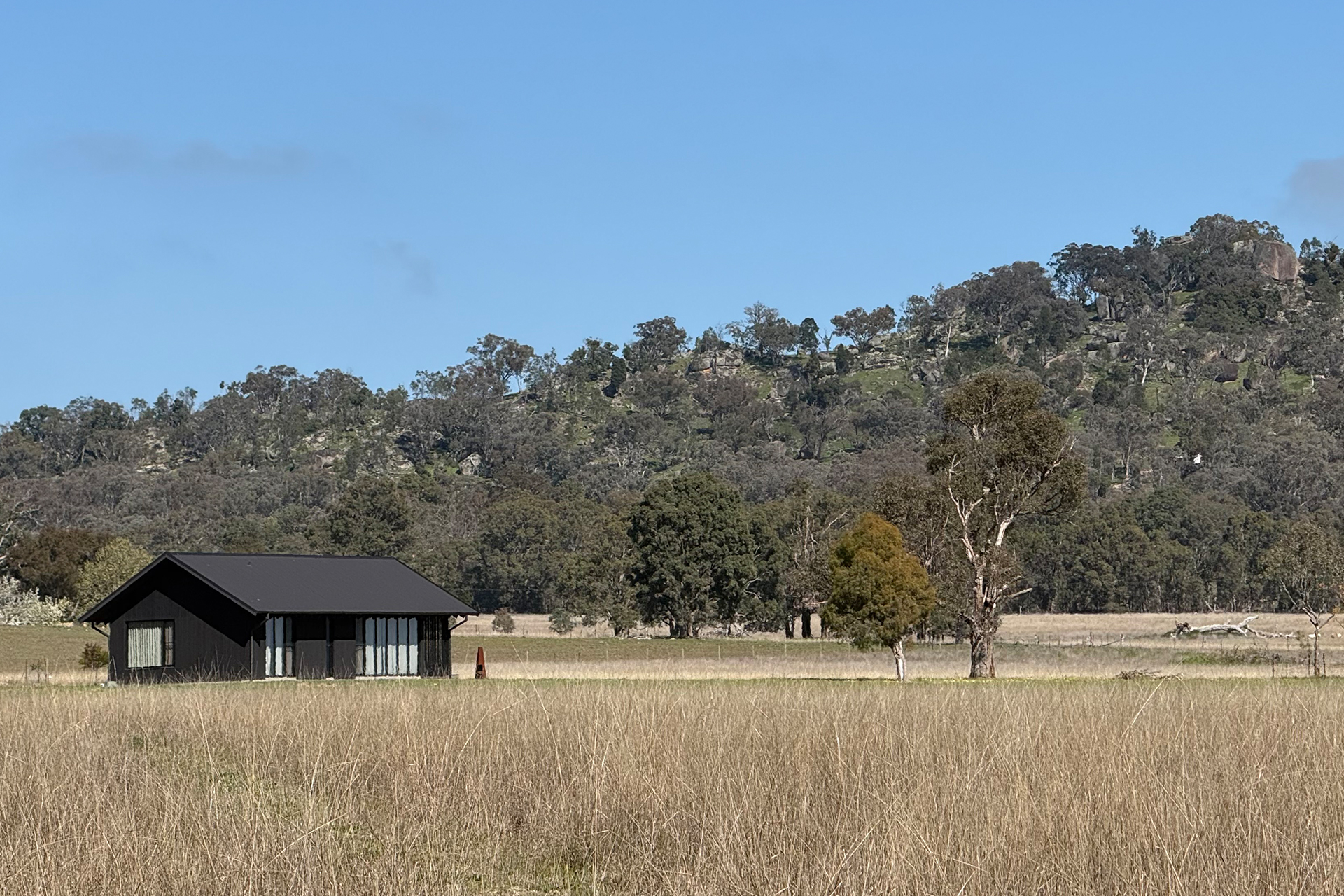 ember-mudgee_country-house_new-south-wales-australia_exterior.jpg