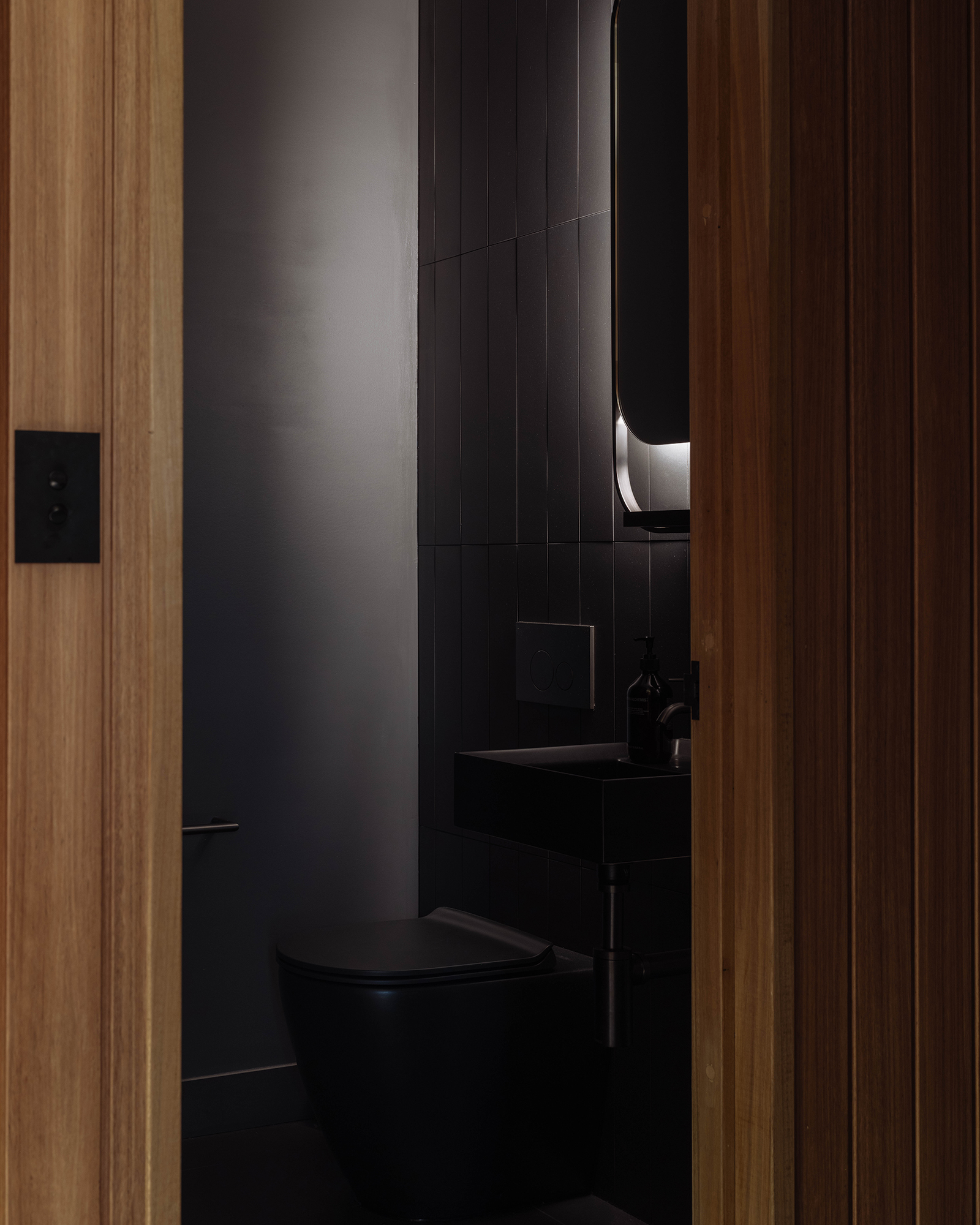 ember-mudgee_country-house_new-south-wales-australia_interior-bathroom.jpg