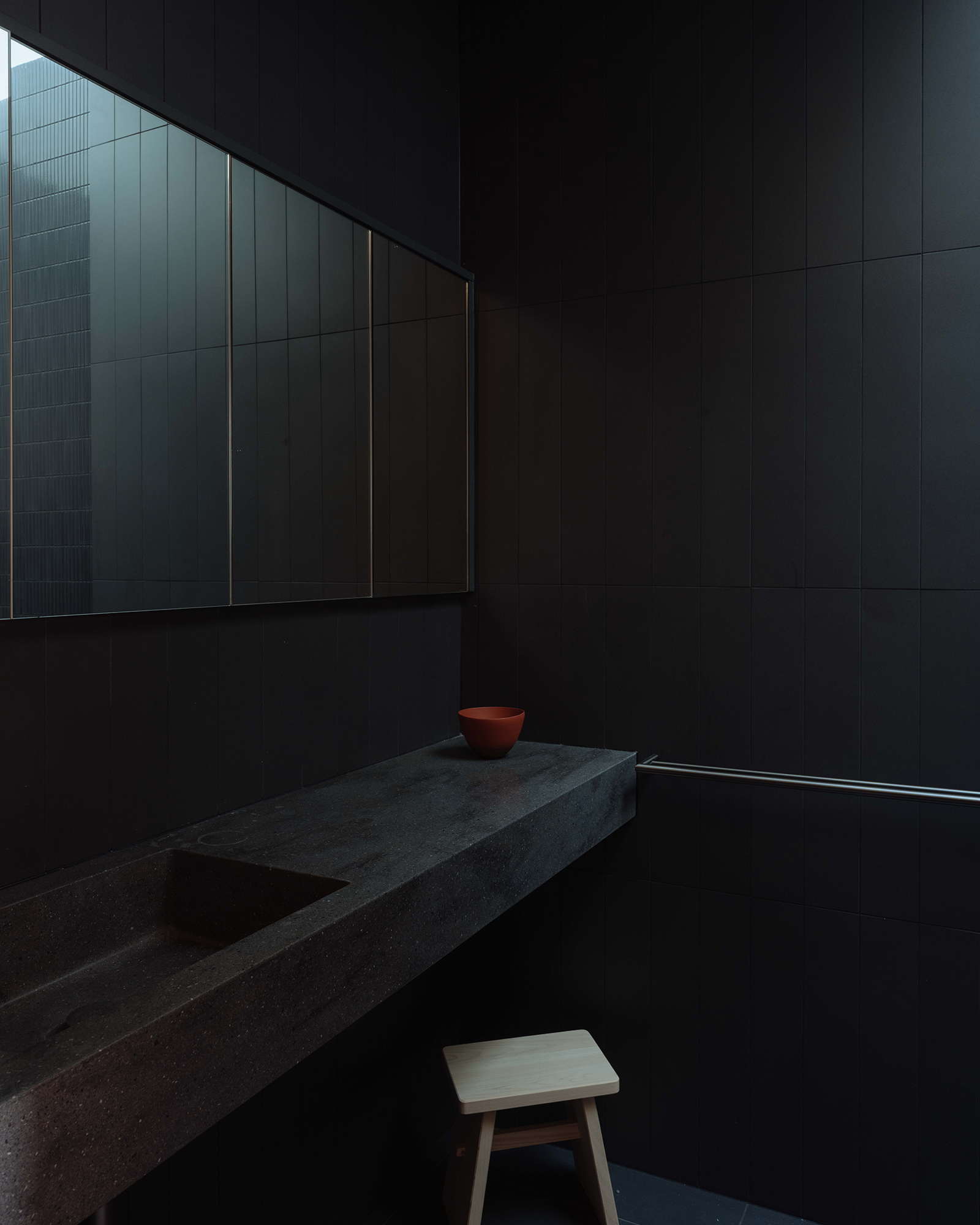 ember-mudgee_country-house_new-south-wales-australia_interior-bathroom-design.jpg