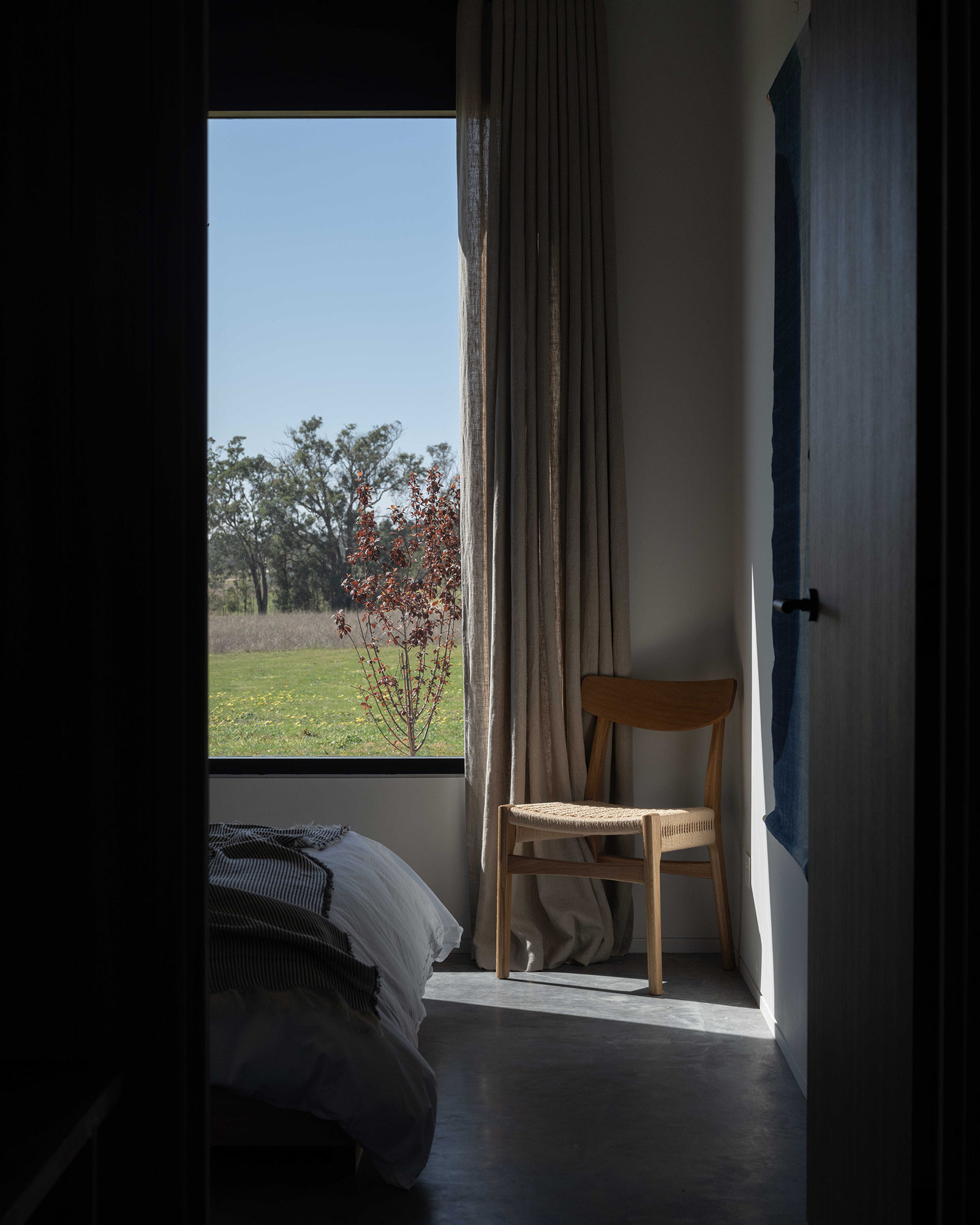 ember-mudgee_country-house_new-south-wales-australia_interior-bed-room-chair.jpg