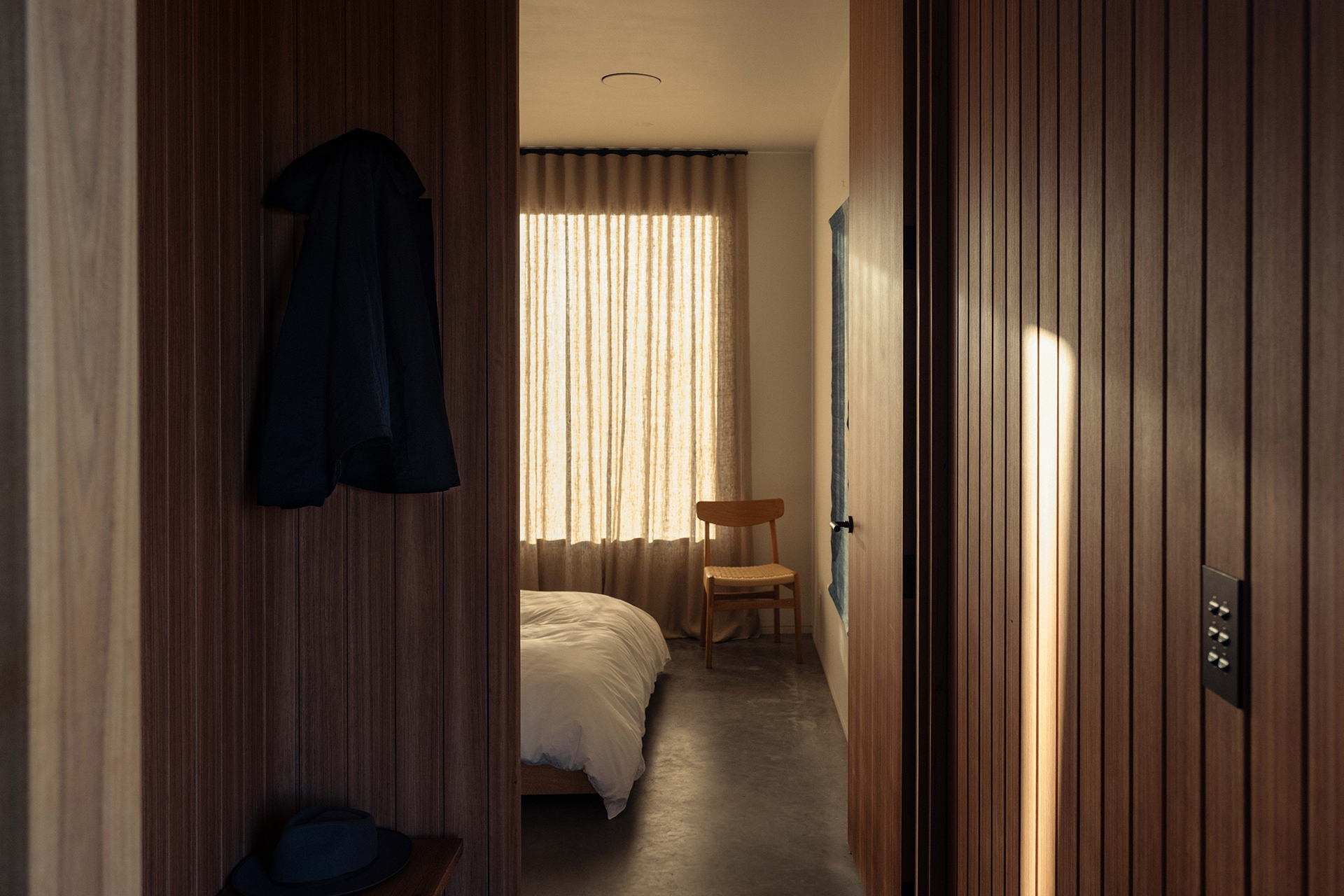 ember-mudgee_country-house_new-south-wales-australia_interior-bedroom.jpg