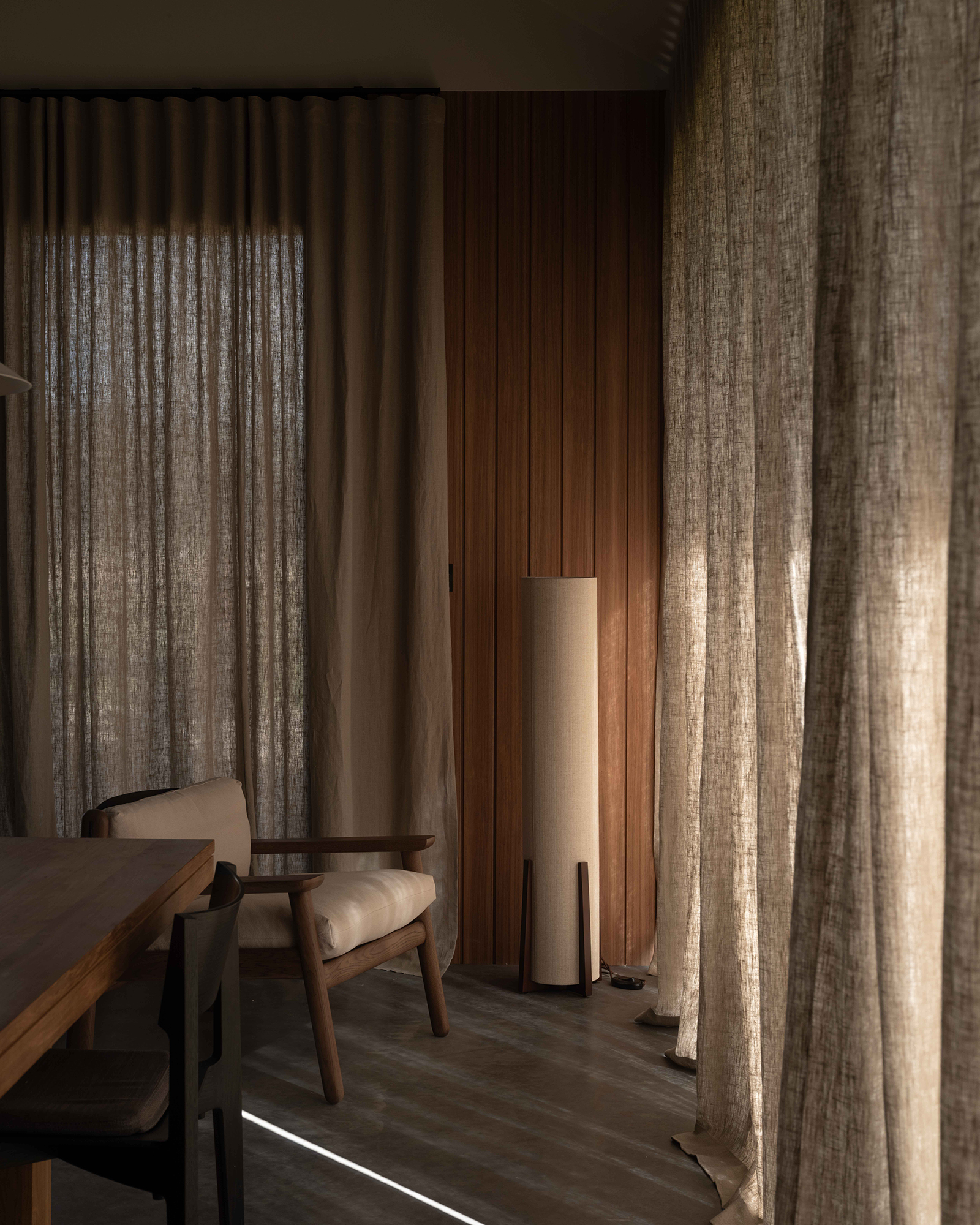ember-mudgee_country-house_new-south-wales-australia_interior-chair.jpg