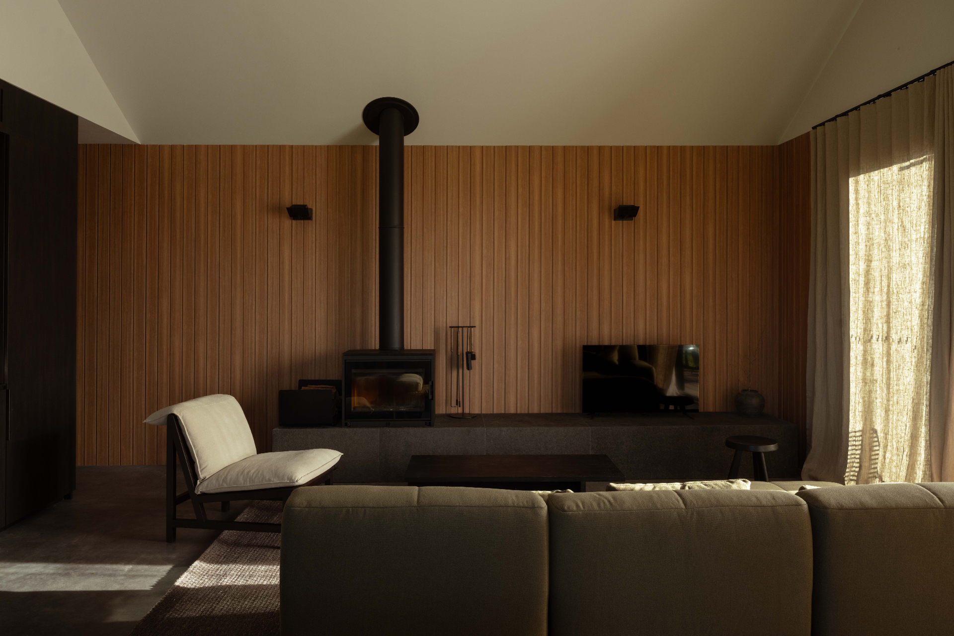 ember-mudgee_country-house_new-south-wales-australia_interior-design.jpg