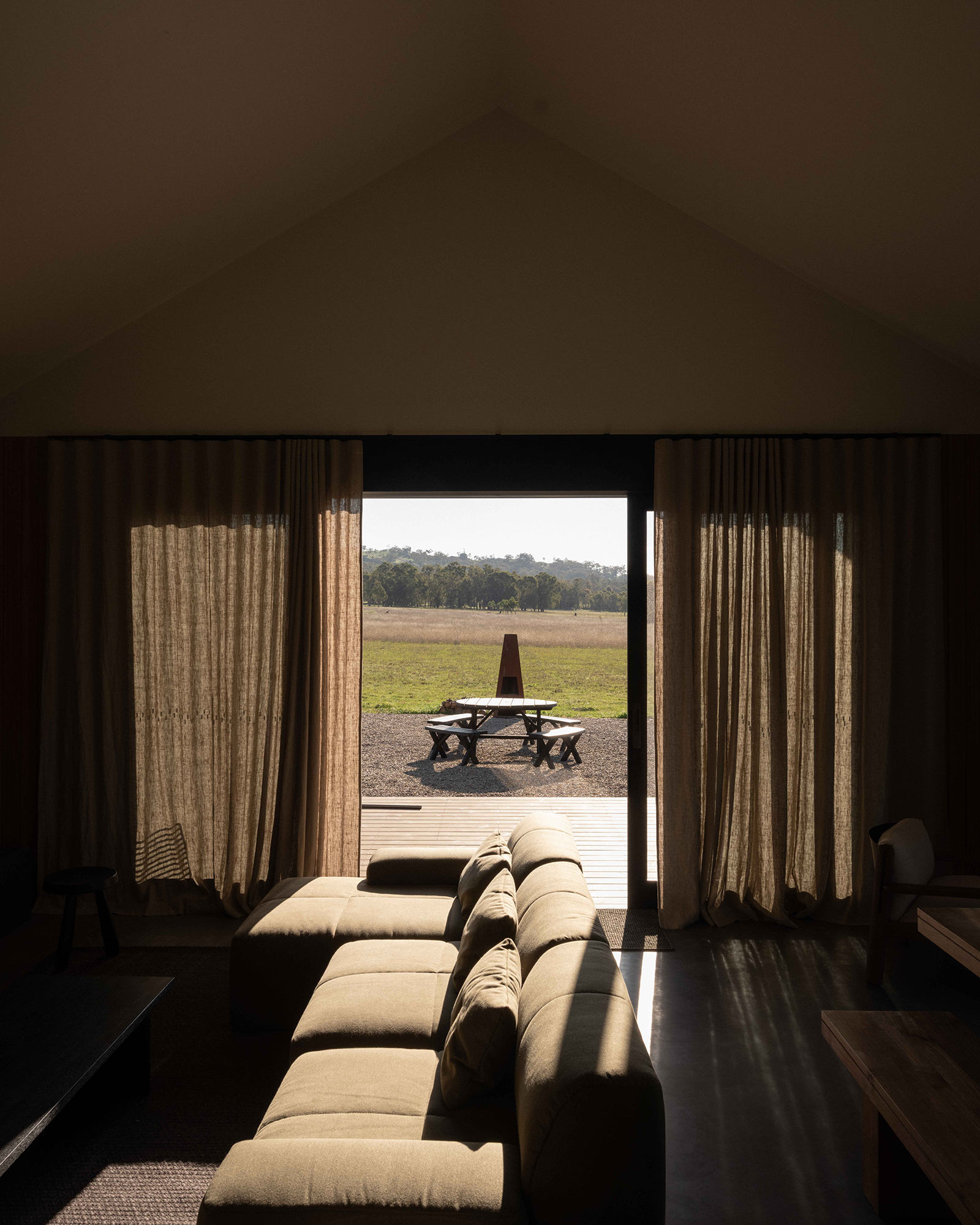 ember-mudgee_country-house_new-south-wales-australia_interior-living-room.jpg