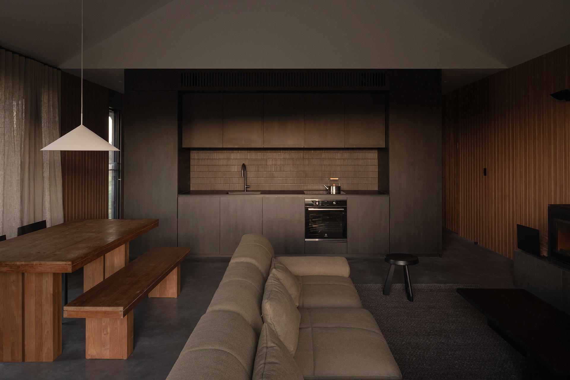ember-mudgee_country-house_new-south-wales-australia_interior-space.jpg