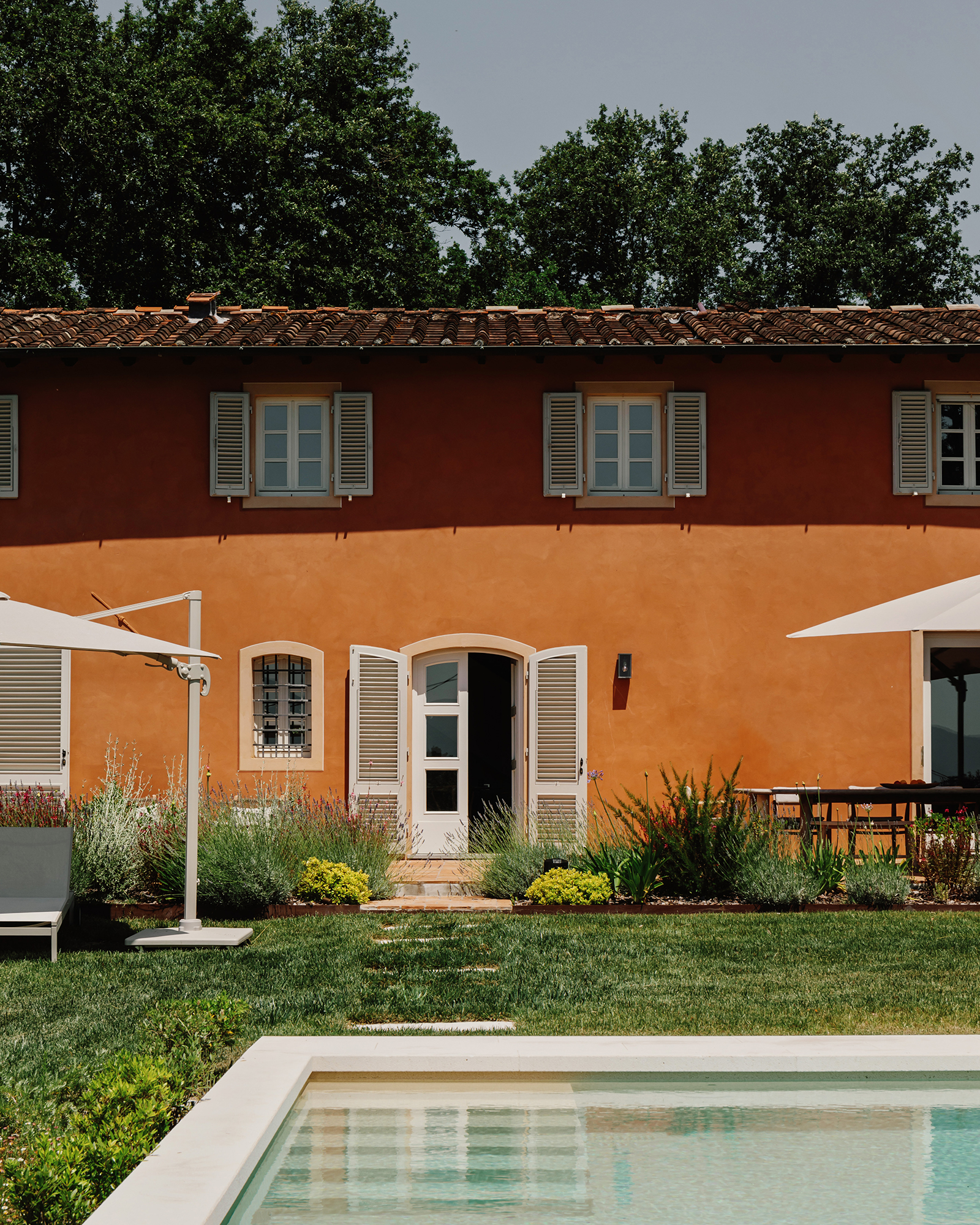 montechiaro_house_lucca-tuscany-italy_exterior-pool-design.jpg