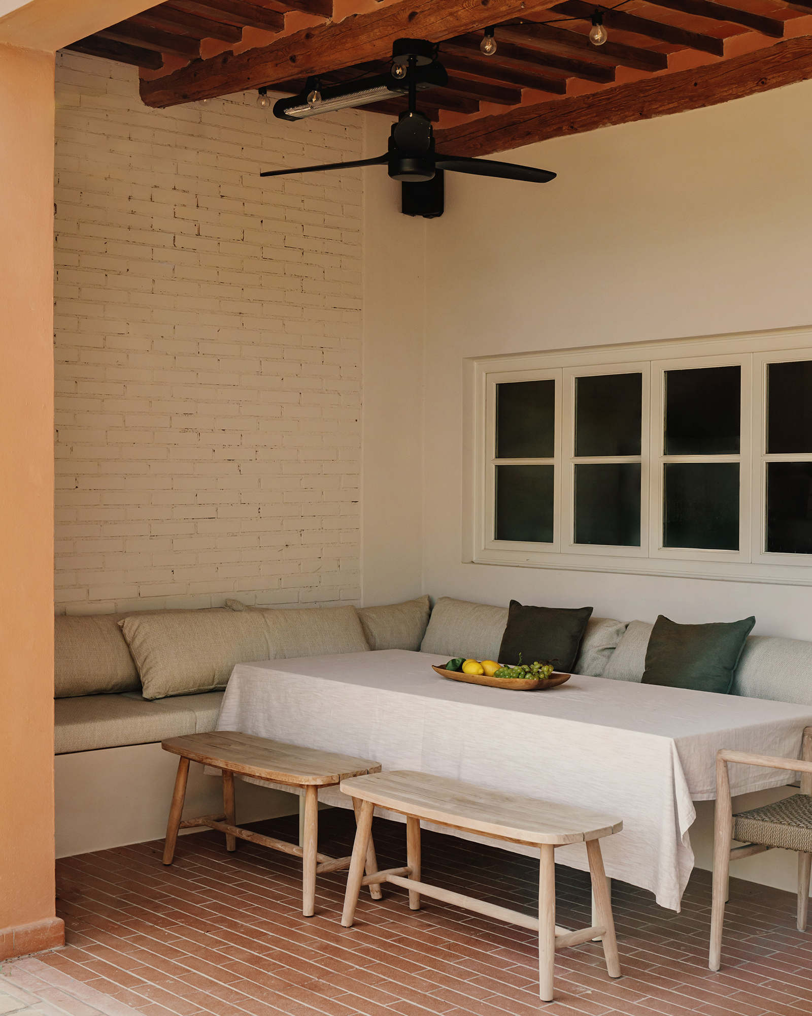 montechiaro_house_lucca-tuscany-italy_exterior-table-terrace.jpg