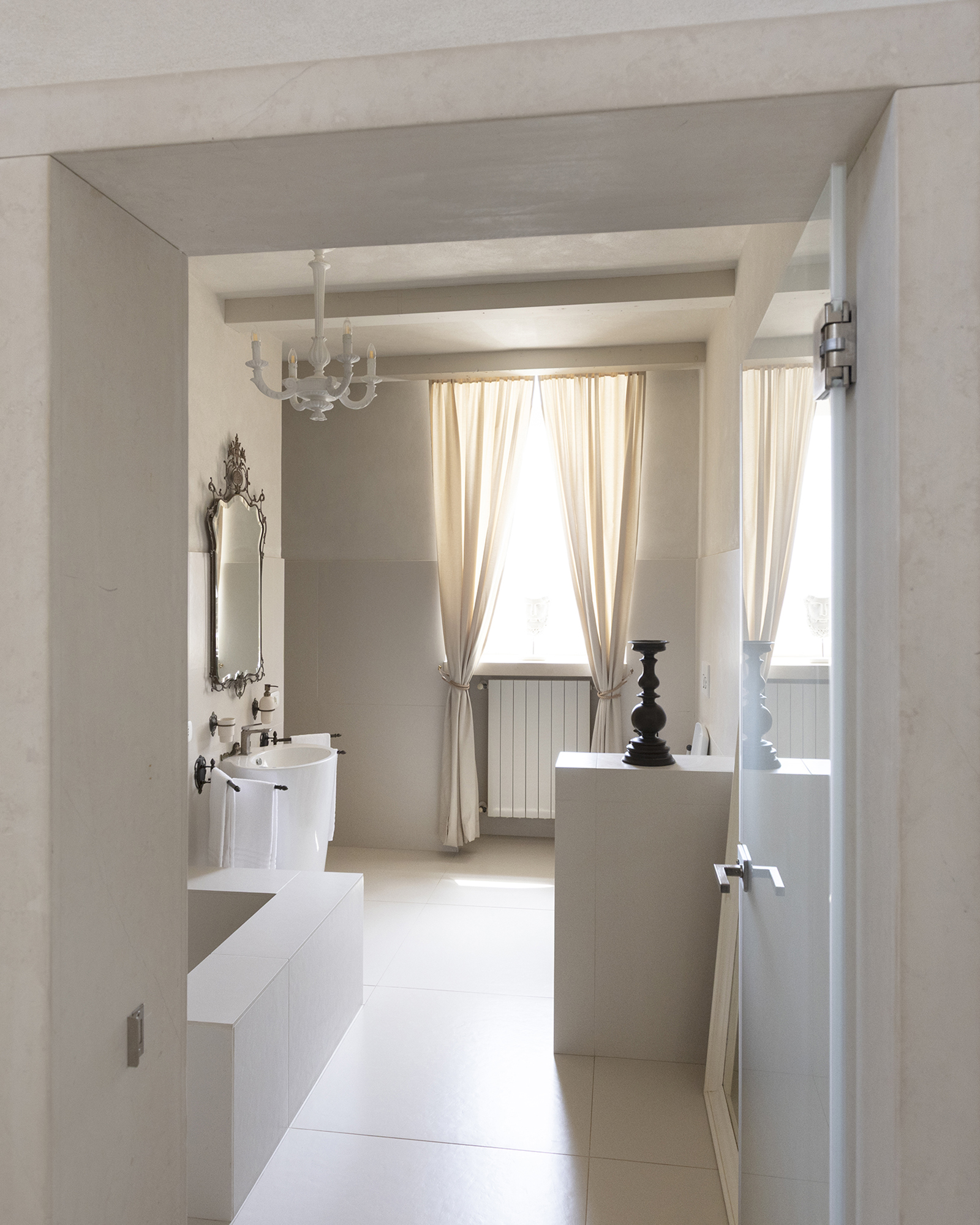 la-corte-del-vespro_villa_sicily-italy_interior-bathroom.jpg